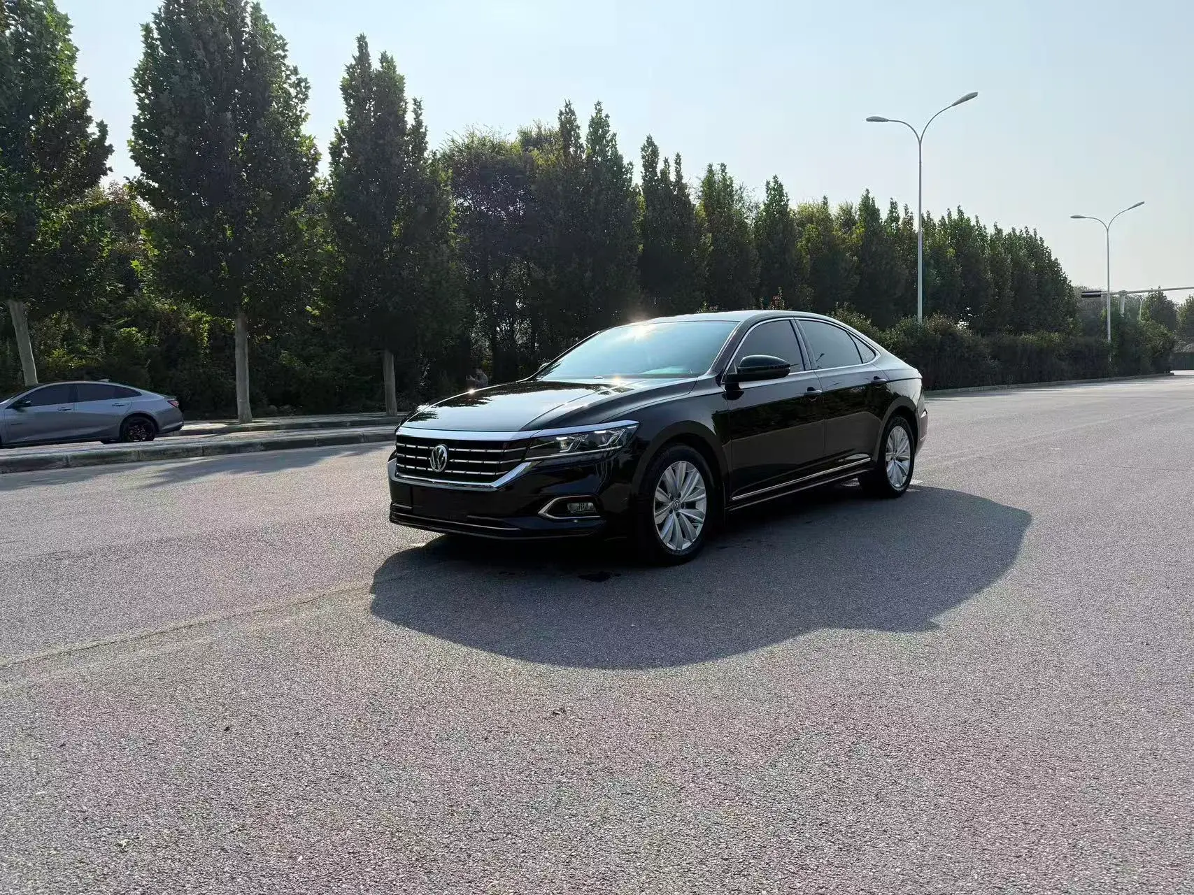 2019 VOLKSWAGEN PASSAT view 1
