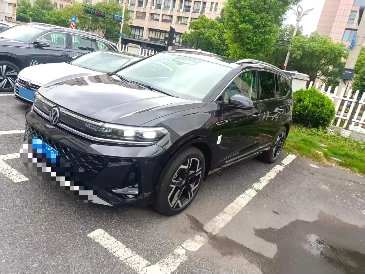 2024 VOLKSWAGEN TALAGON view 1