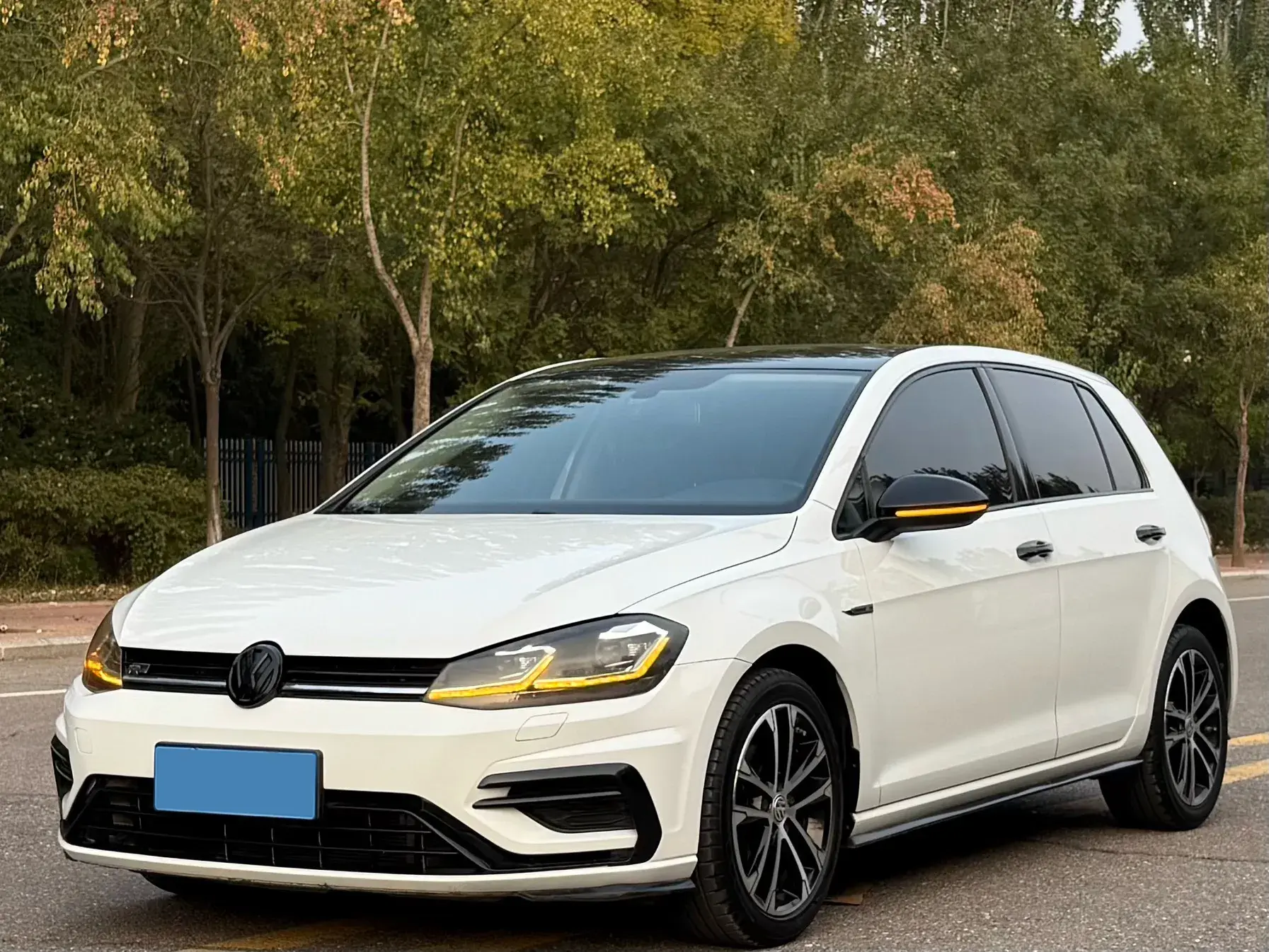 2020 VOLKSWAGEN GOLF view 1