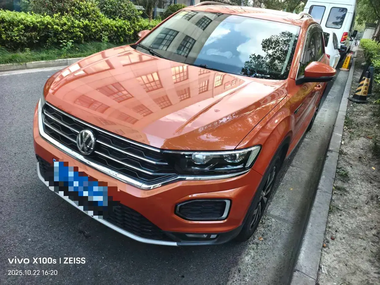2018 VOLKSWAGEN T-ROC view 1