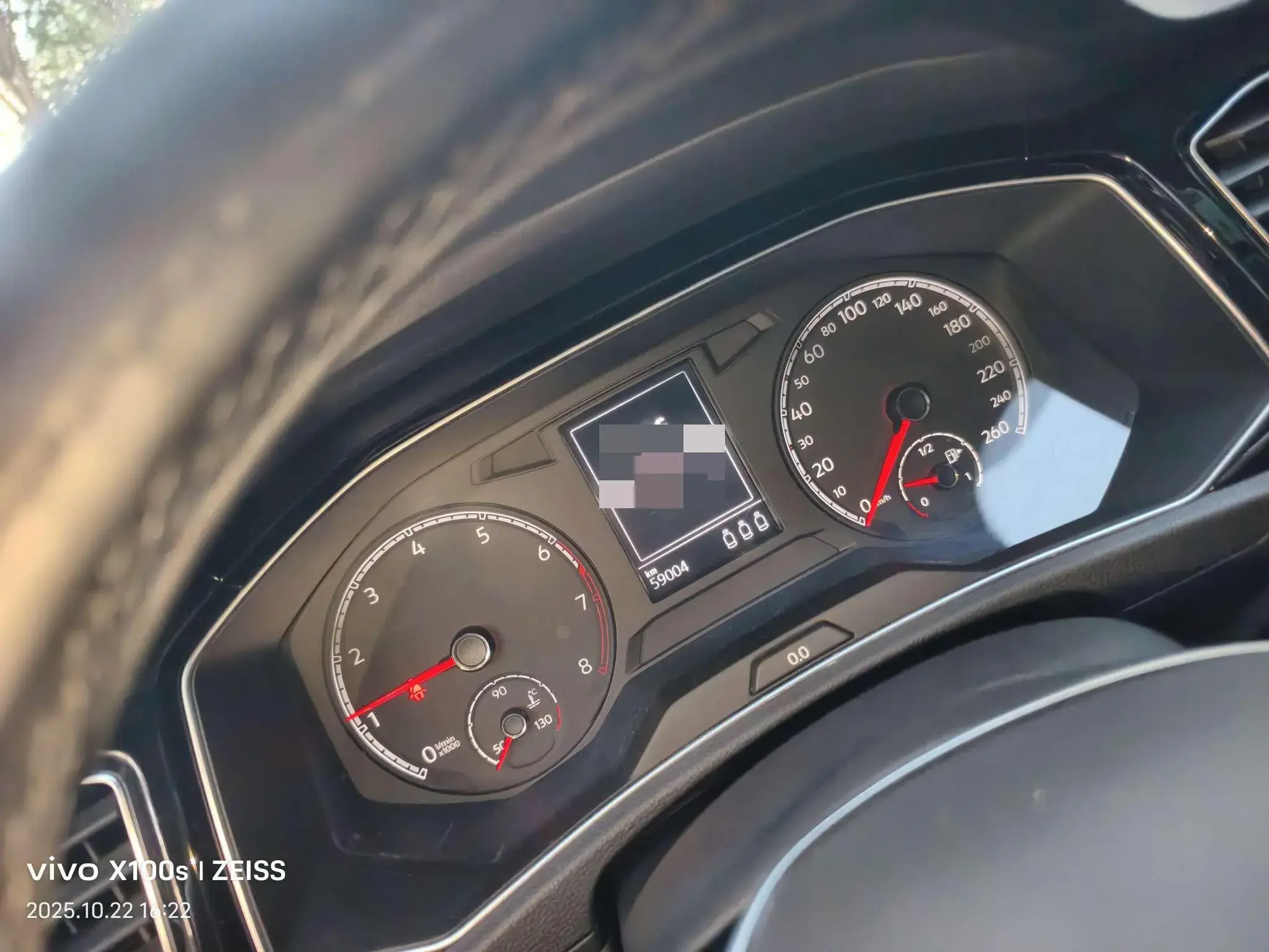 2018 VOLKSWAGEN T-ROC thumbnail 4