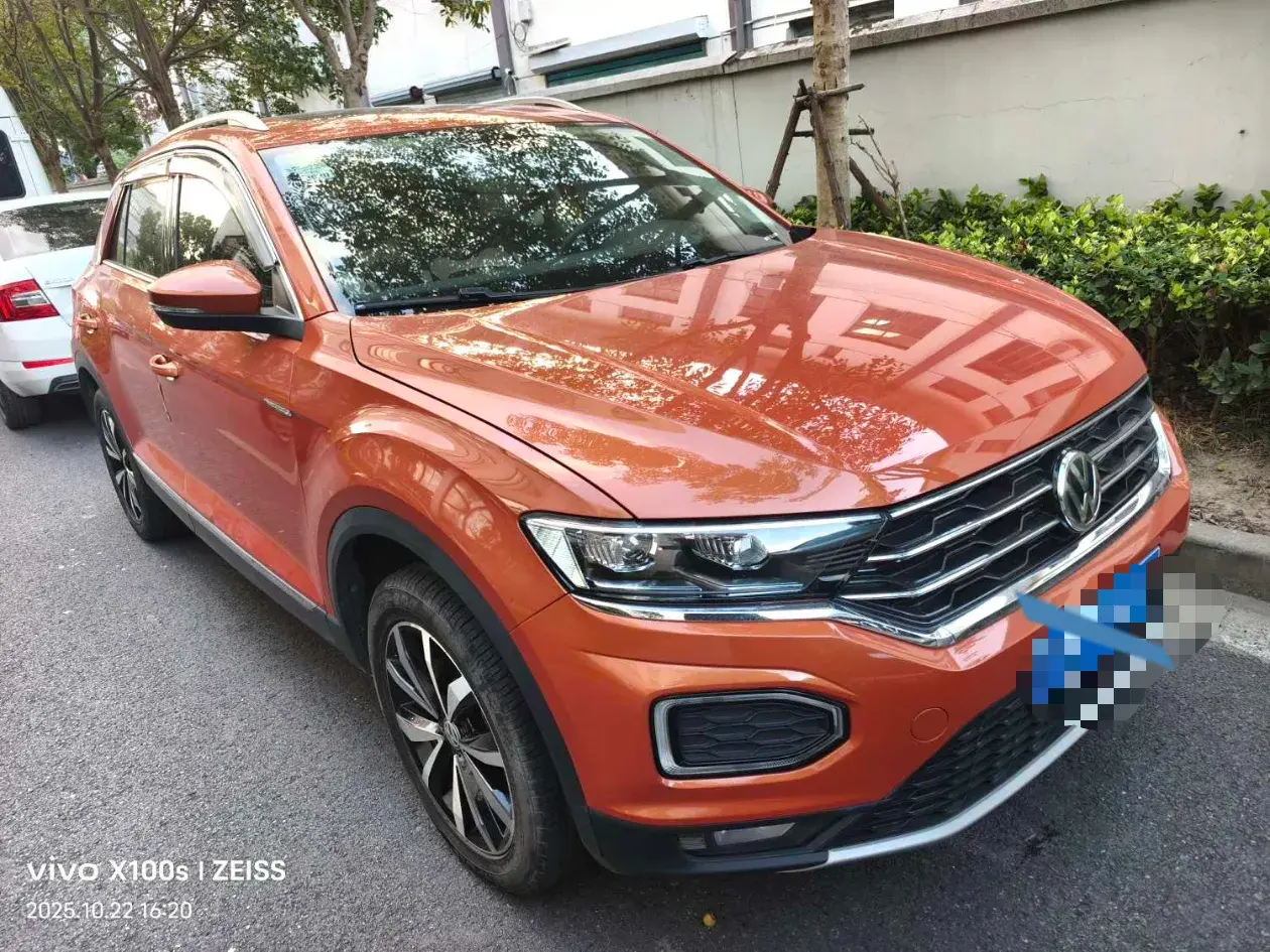 2018 VOLKSWAGEN T-ROC thumbnail 2