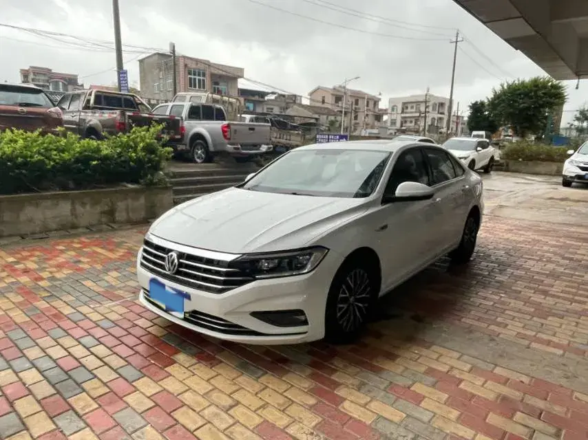 2019 VOLKSWAGEN SAGITAR view 1