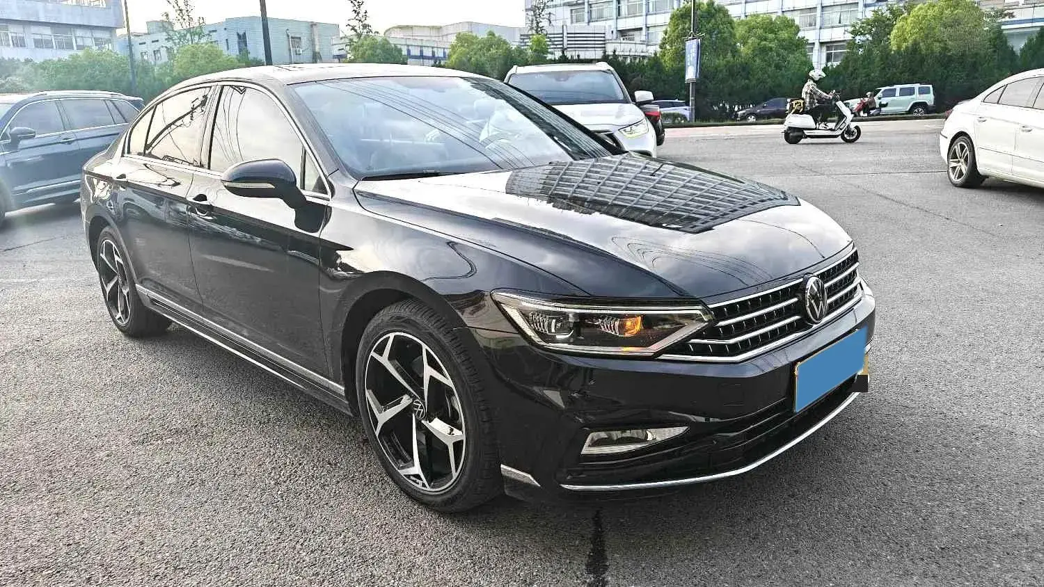 2023 VOLKSWAGEN MAGOTAN thumbnail 3