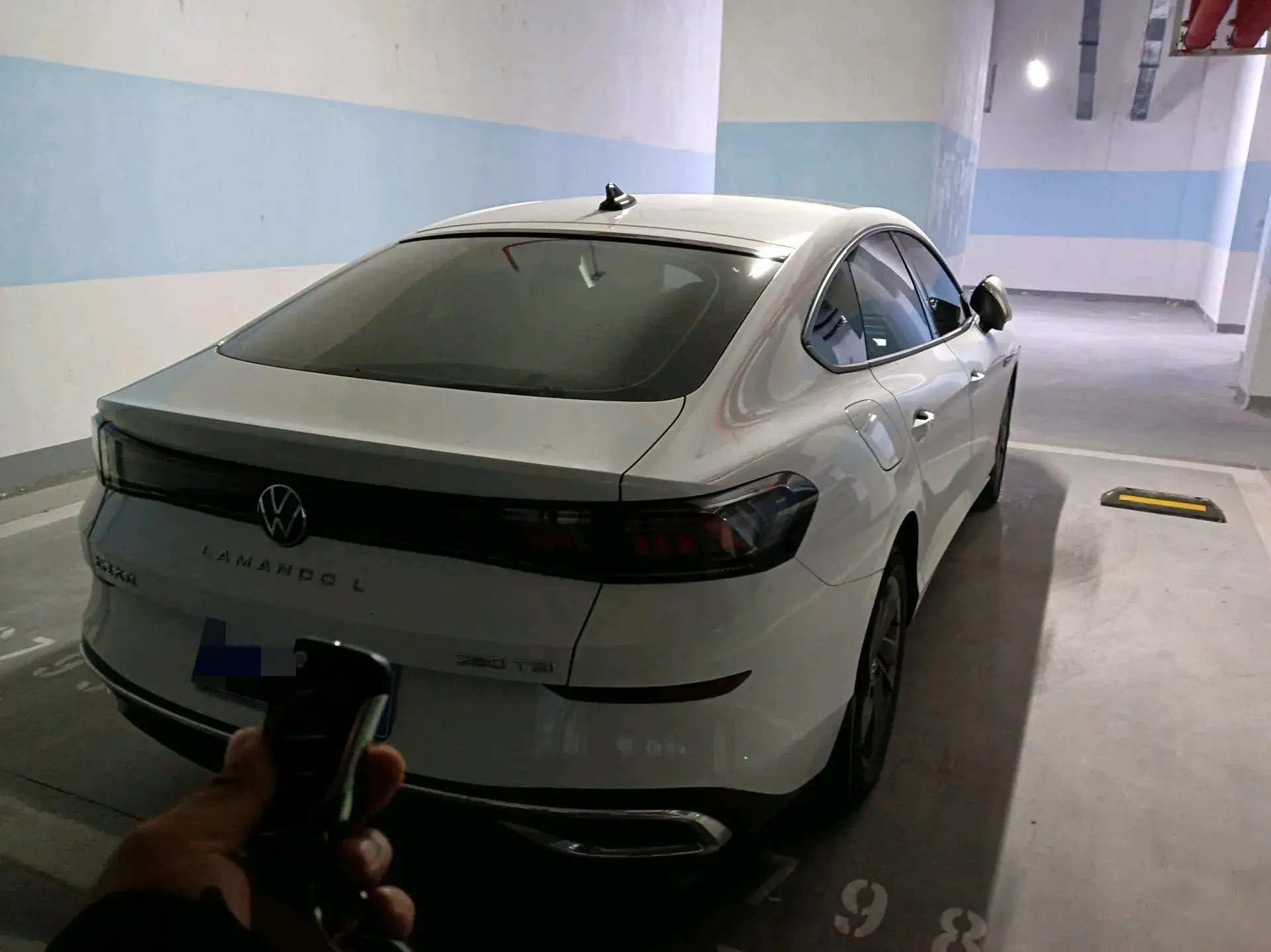 2023 VOLKSWAGEN LAMANDO thumbnail 2