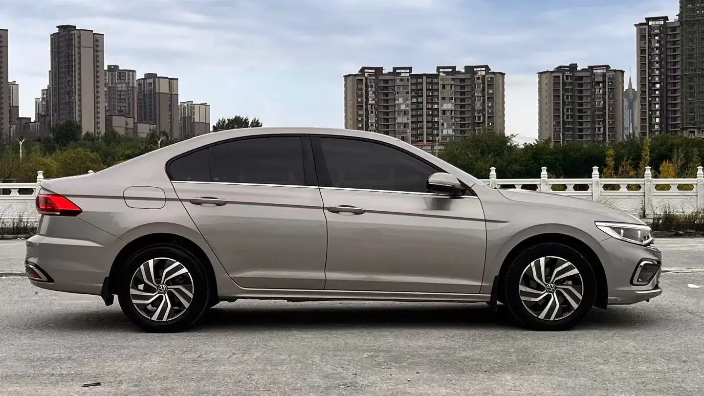 2023 VOLKSWAGEN BORA thumbnail 4