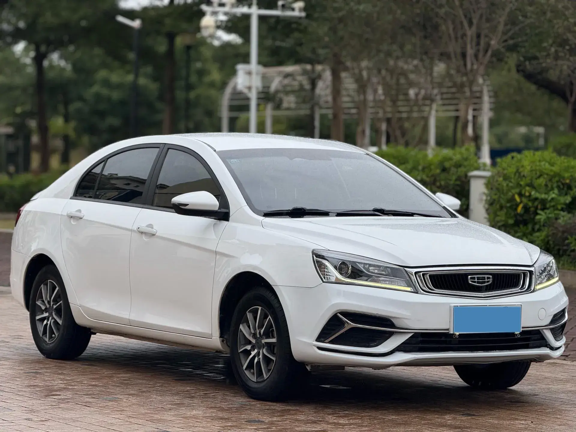 2019 GEELY EMGRAND thumbnail 3