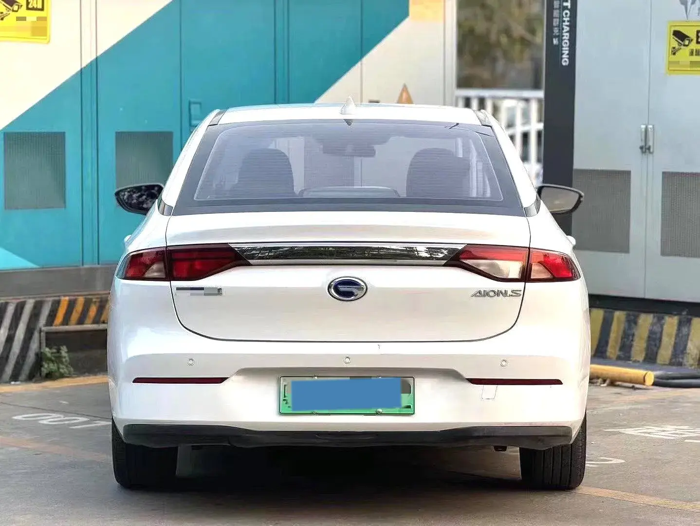 2019 AION S thumbnail 3