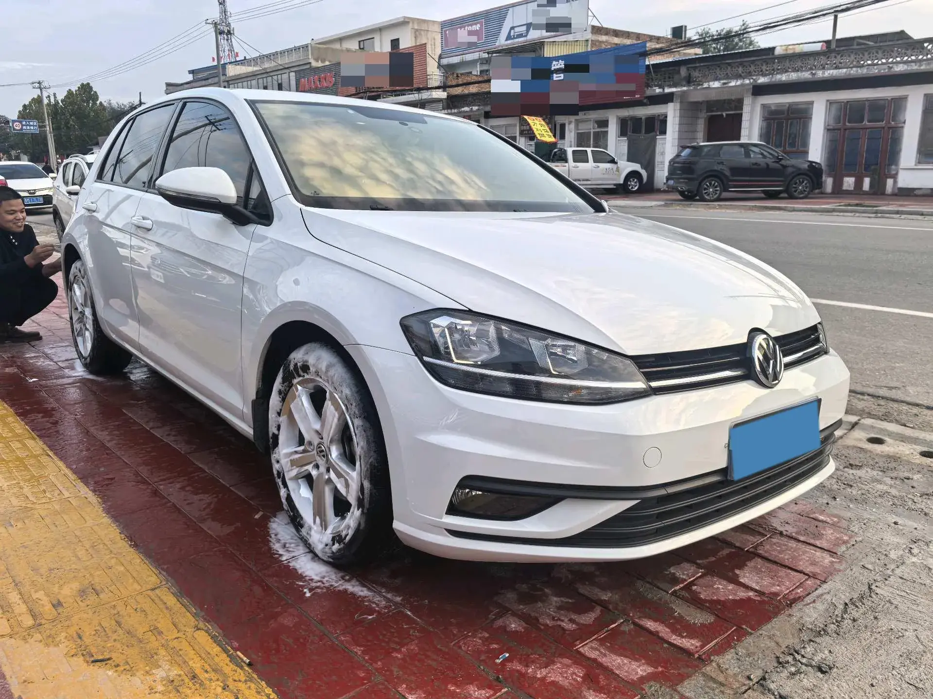 2018 VOLKSWAGEN GOLF thumbnail 3