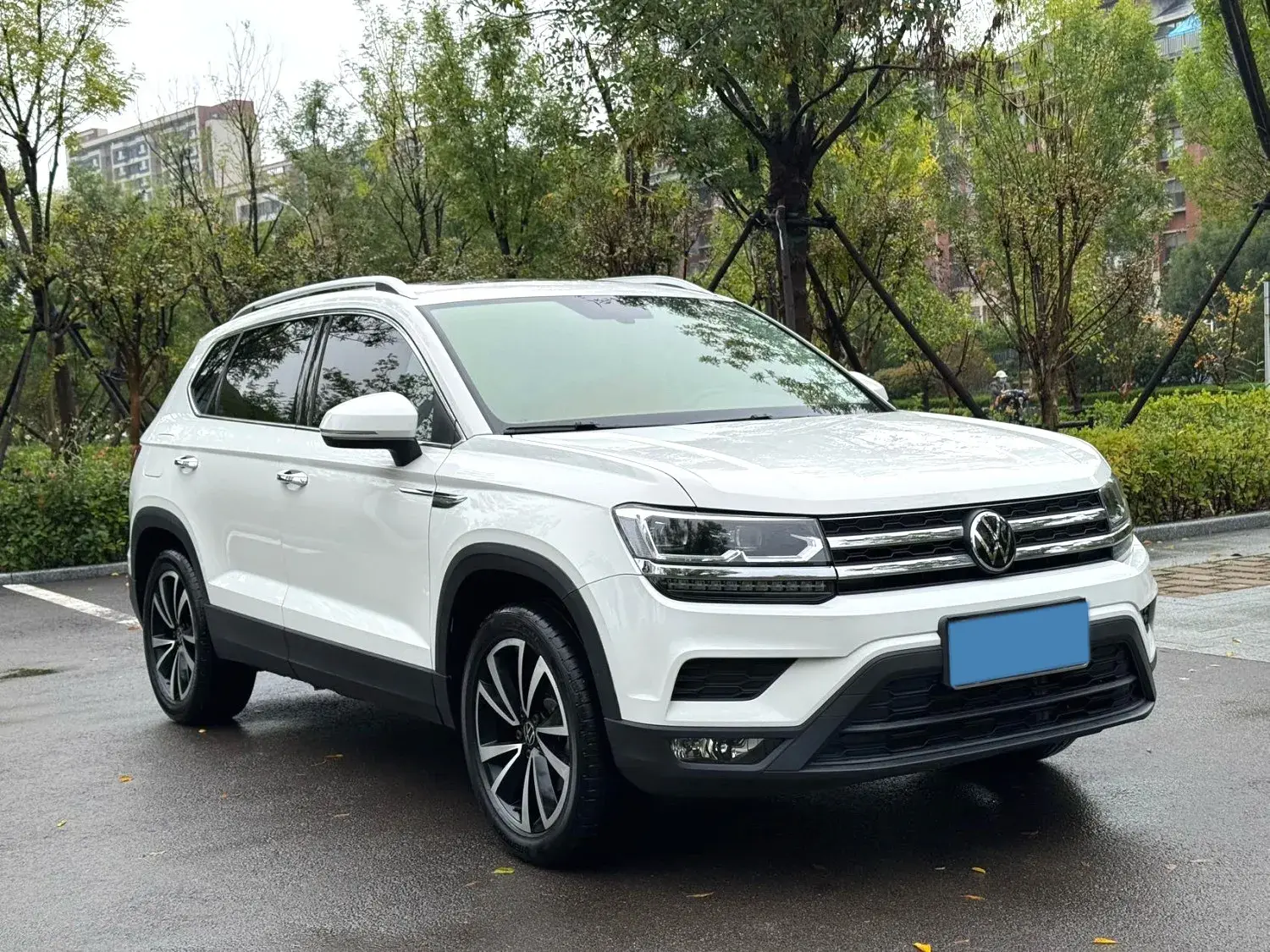 2021 VOLKSWAGEN THARU thumbnail 3