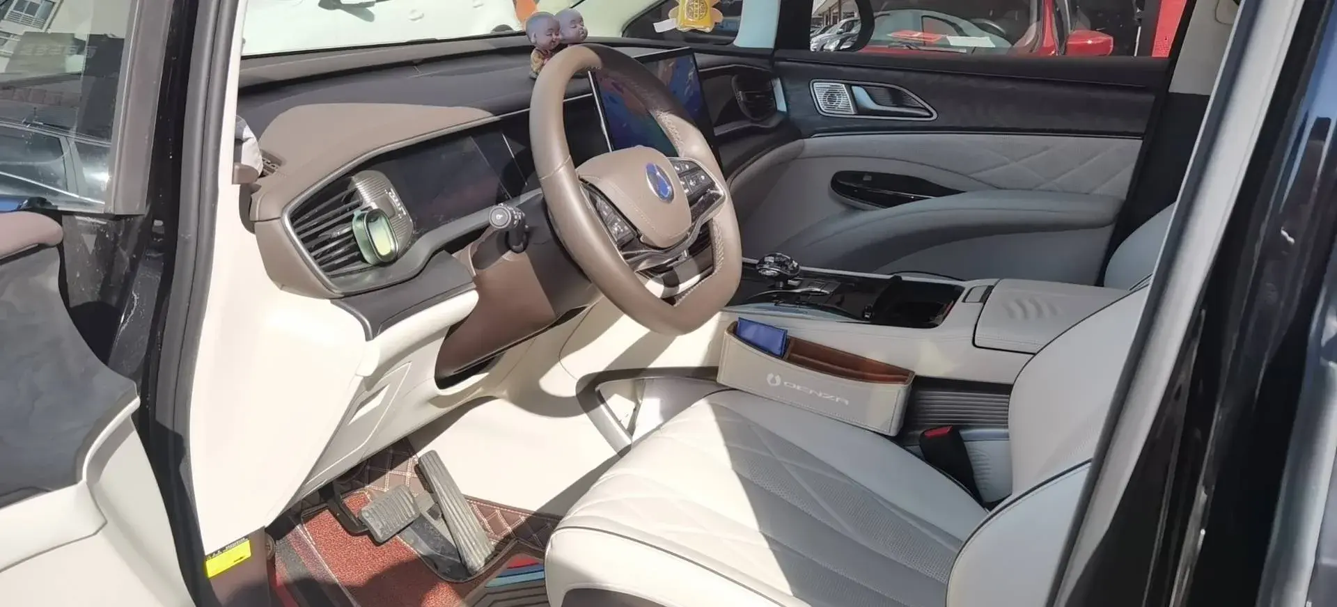 2024 DENZA D9 thumbnail 3