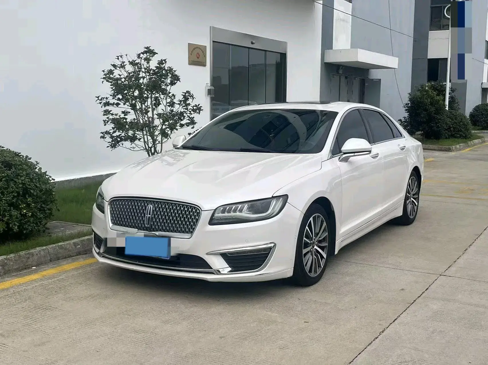 2017 LINCOLN MKZ view 1