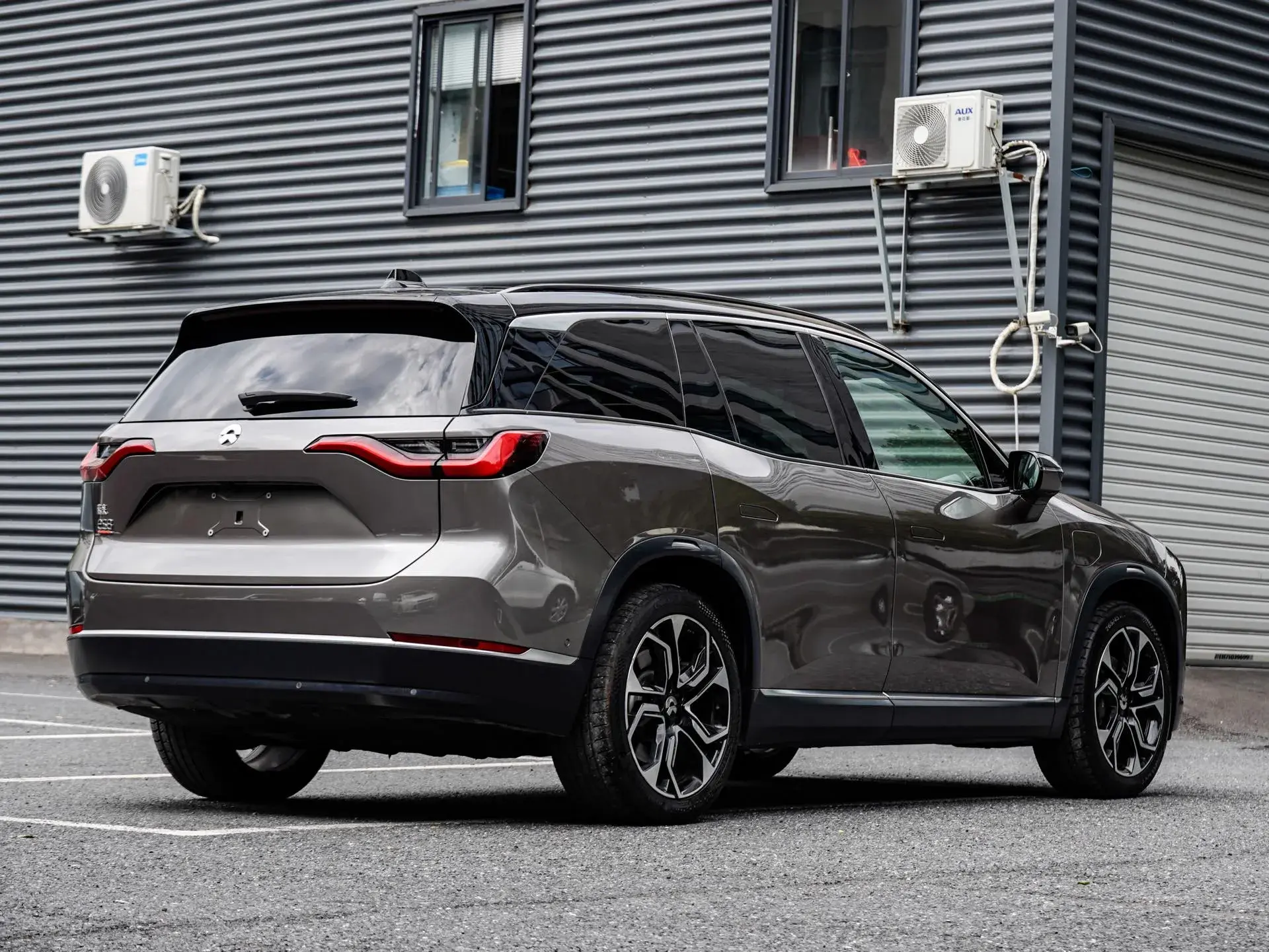 2020 NIO ES8 thumbnail 4