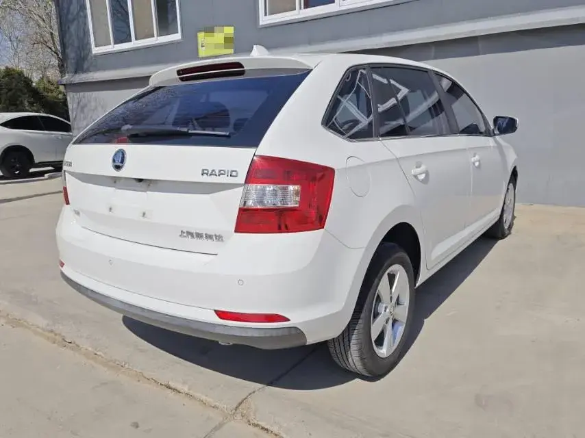 2018 SKODA RAPID thumbnail 4