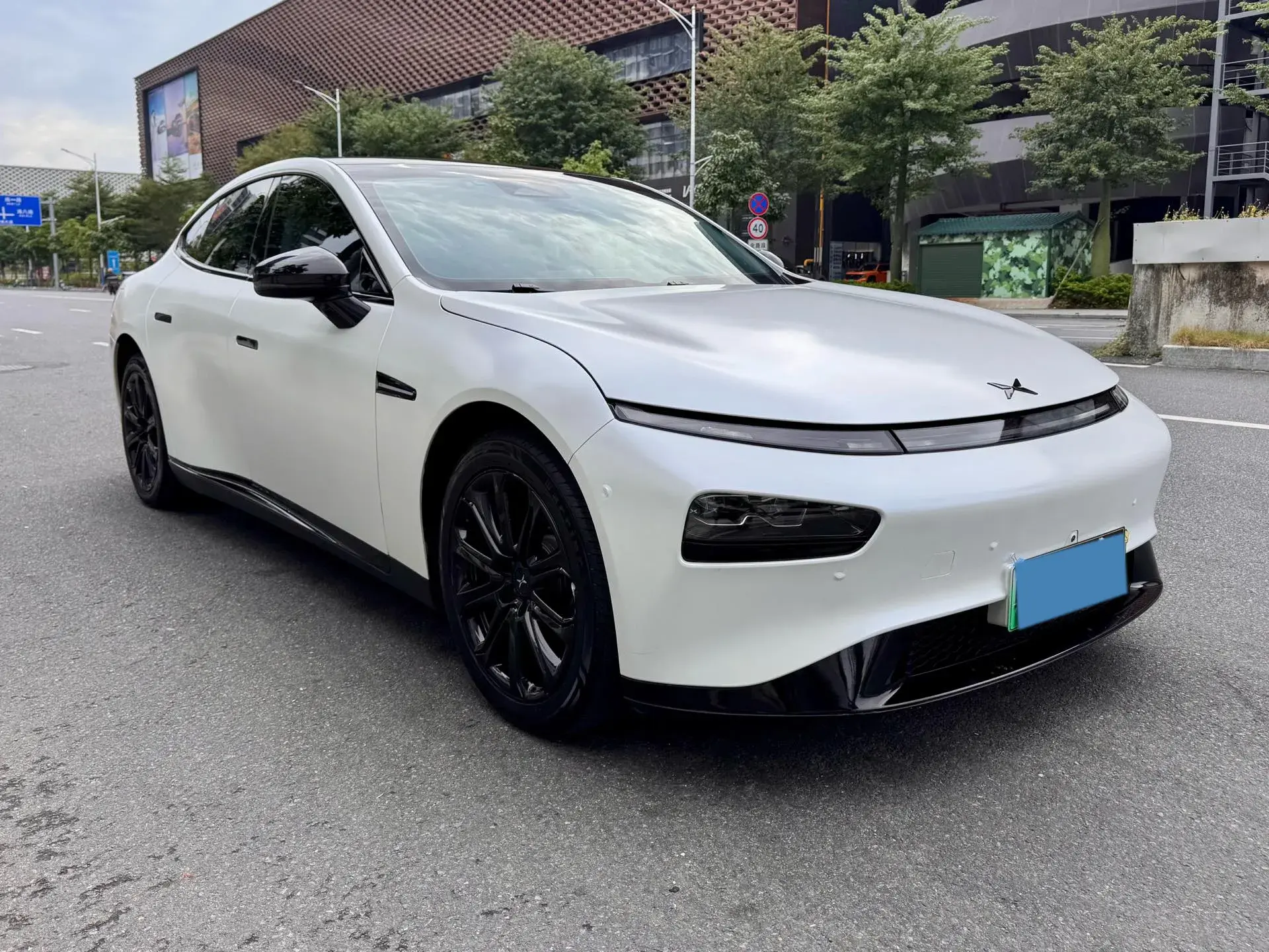 2022 XPENG P7 thumbnail 3