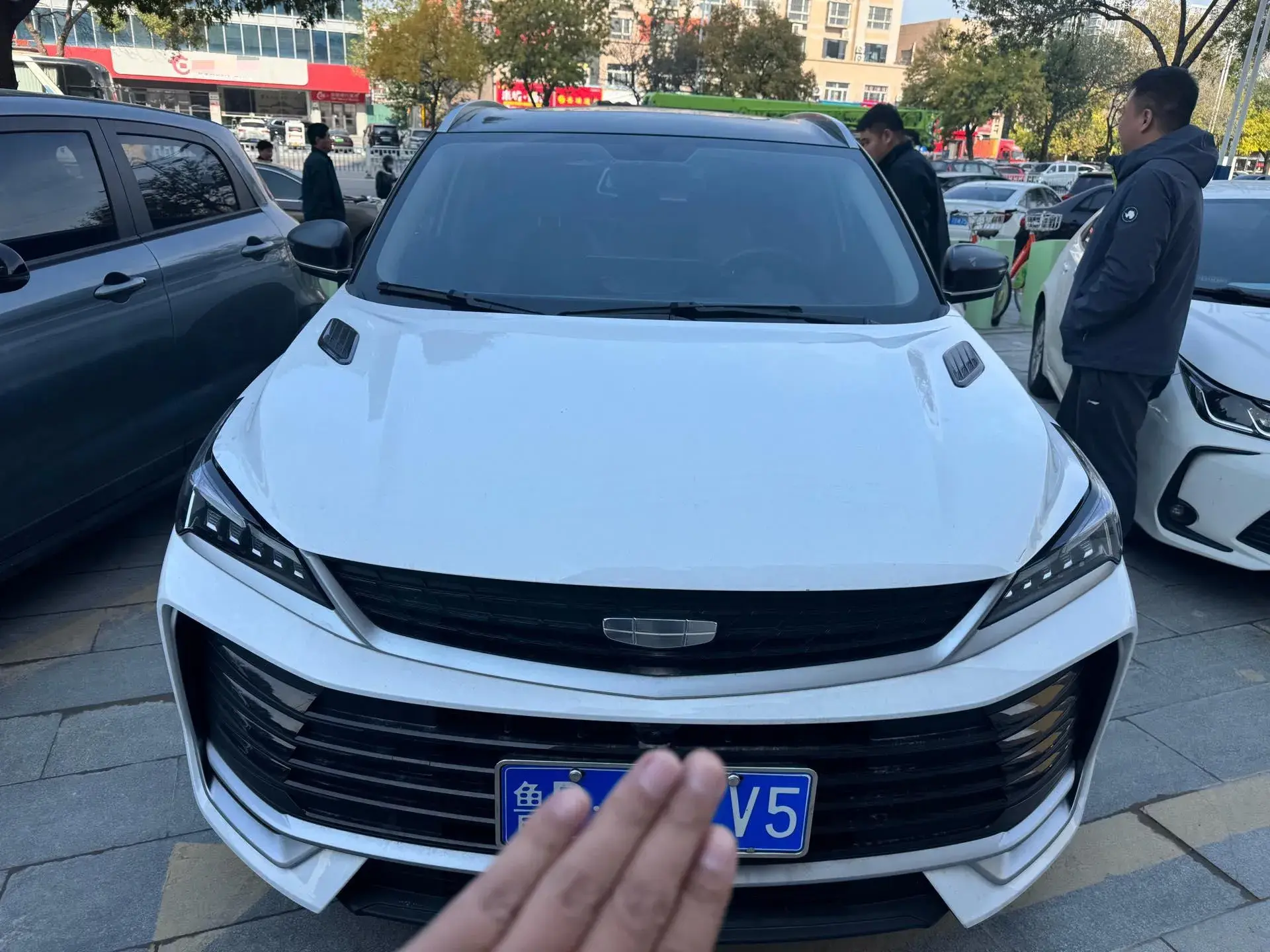 2025 GEELY COOLRAY thumbnail 2