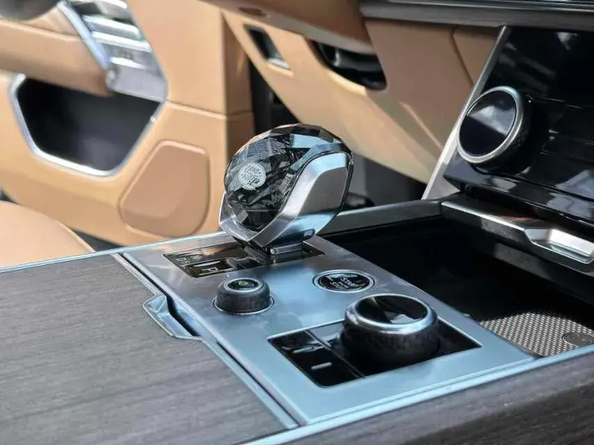 2024 LAND ROVER thumbnail 4