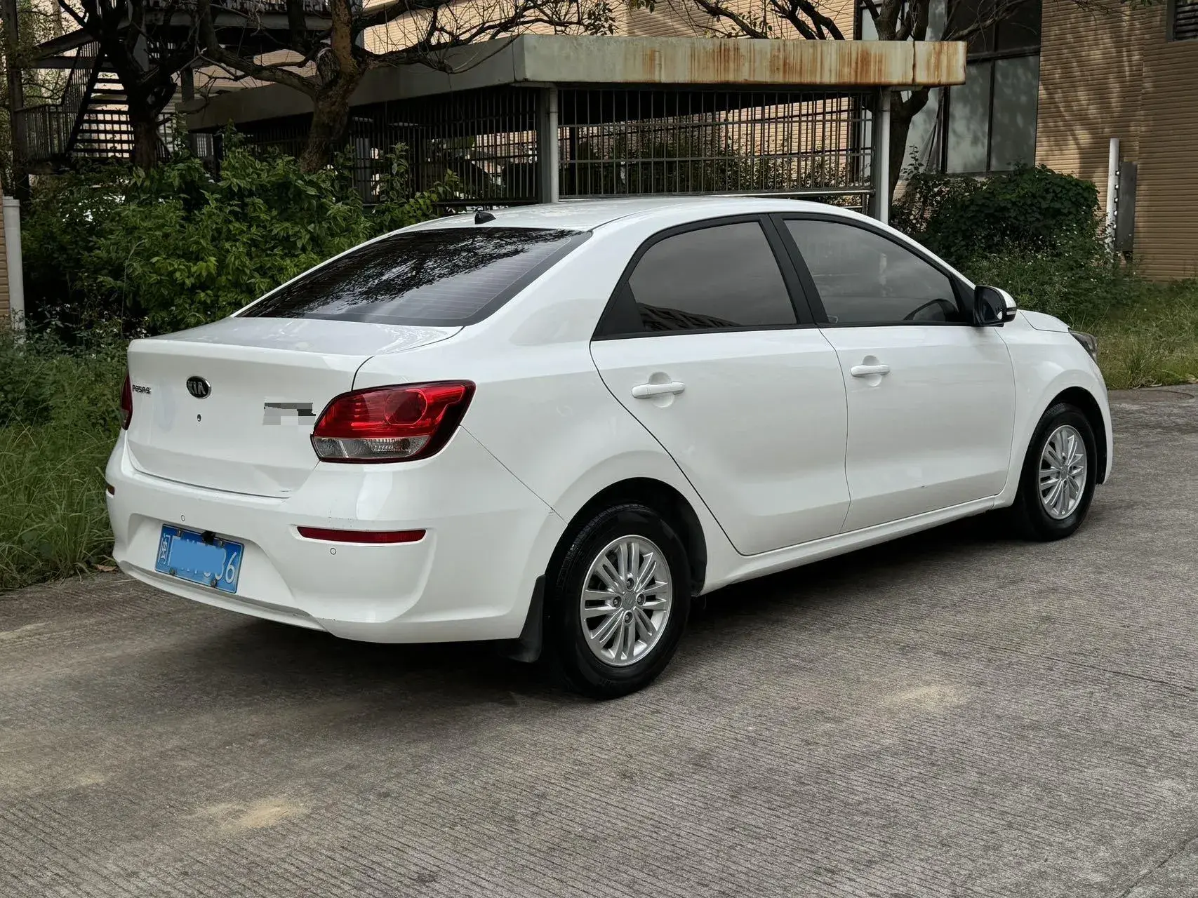 2017 KIA PEGAS thumbnail 3