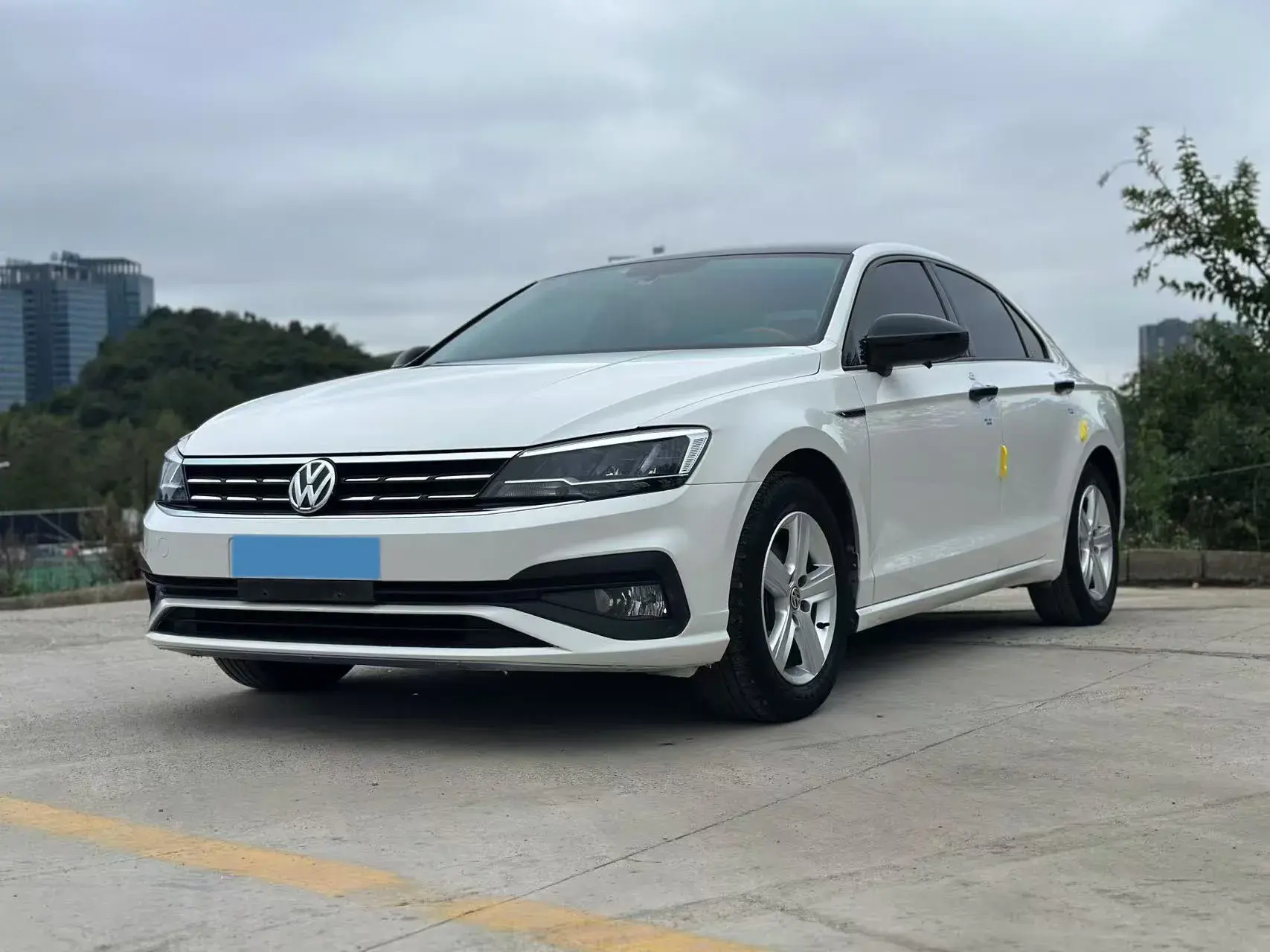 2019 VOLKSWAGEN LAMANDO view 1