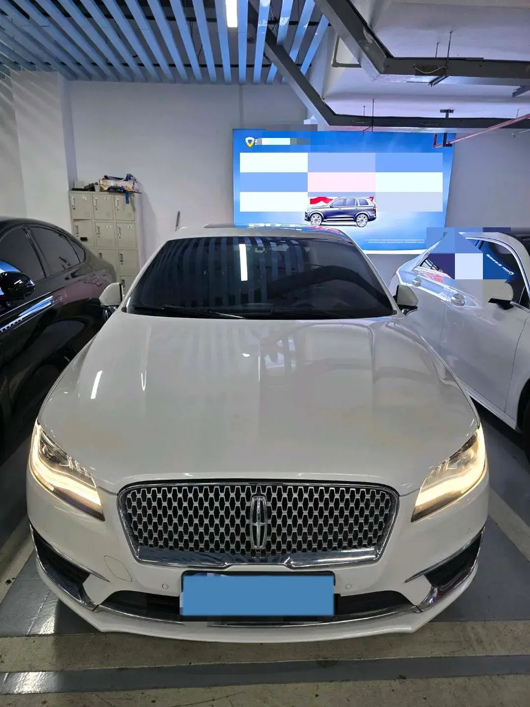 2017 LINCOLN MKZ thumbnail 2