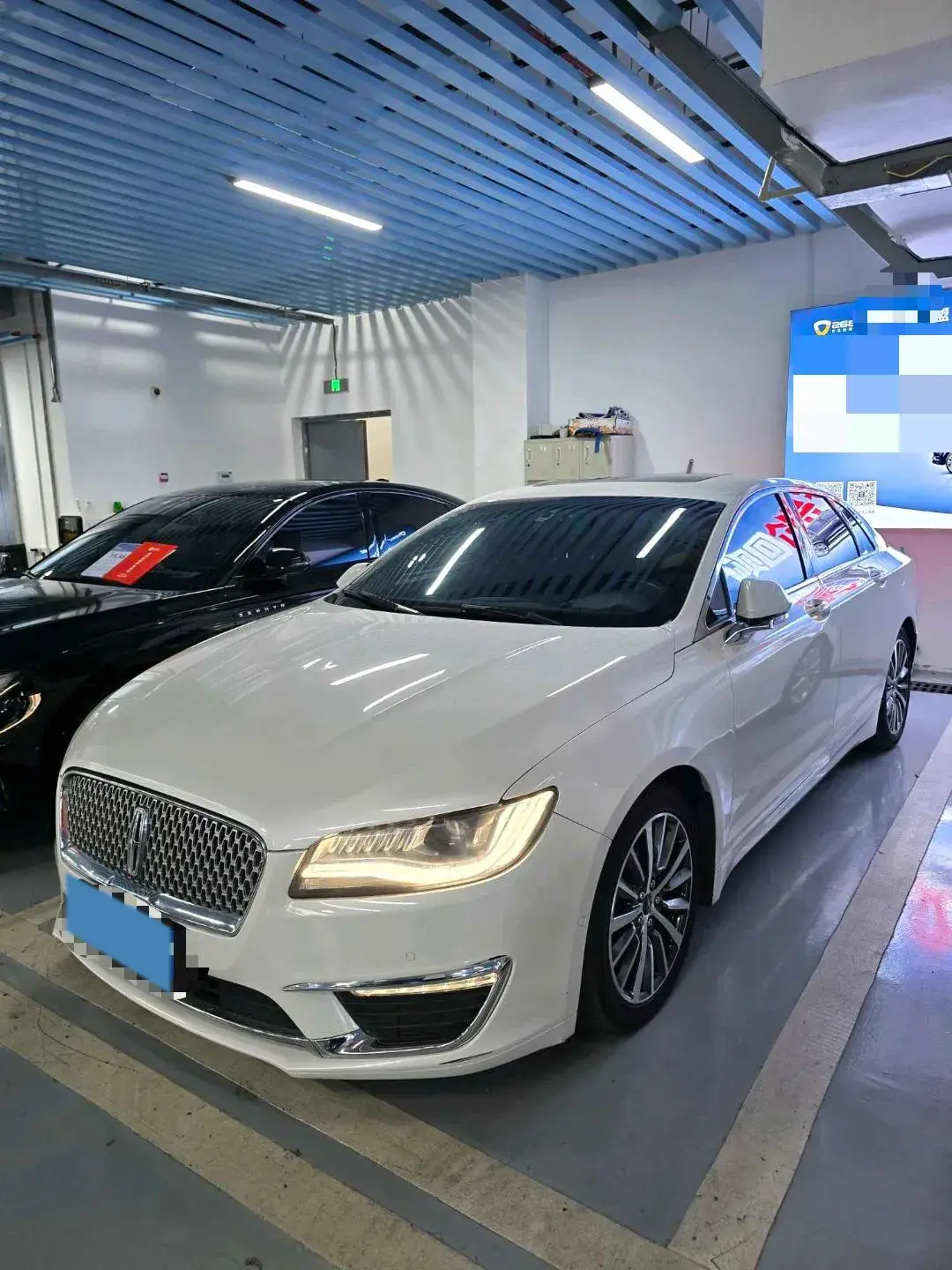 2017 LINCOLN MKZ view 1