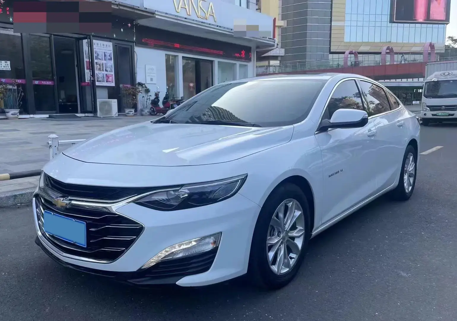 2019 CHEVROLET MALIBU view 1