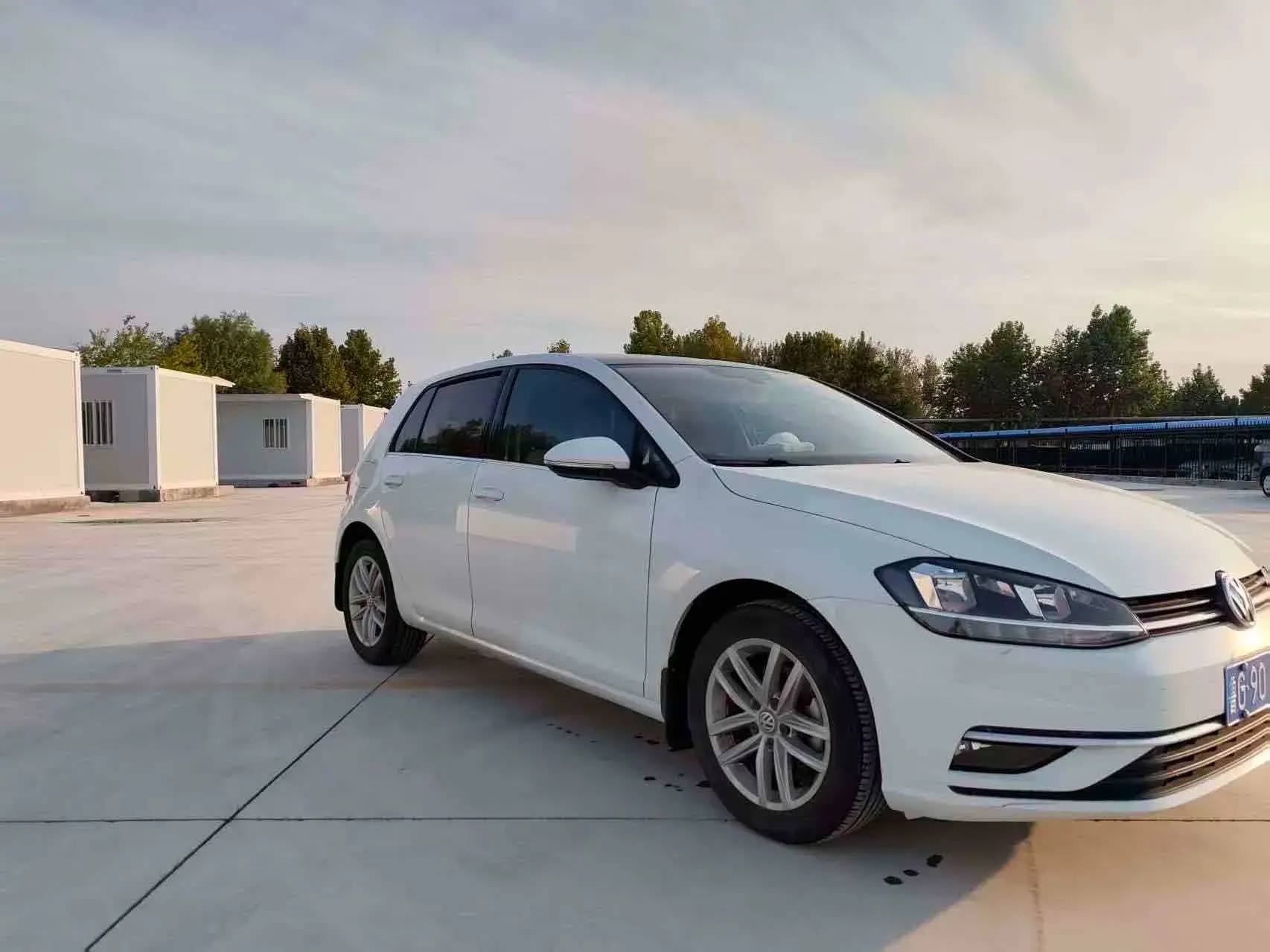 2019 VOLKSWAGEN GOLF thumbnail 3