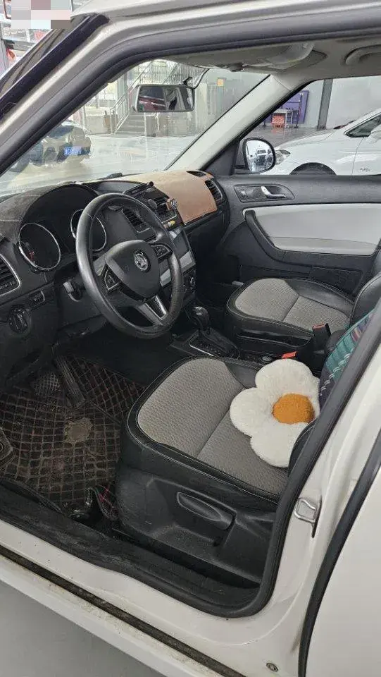 2017 SKODA YETI thumbnail 4