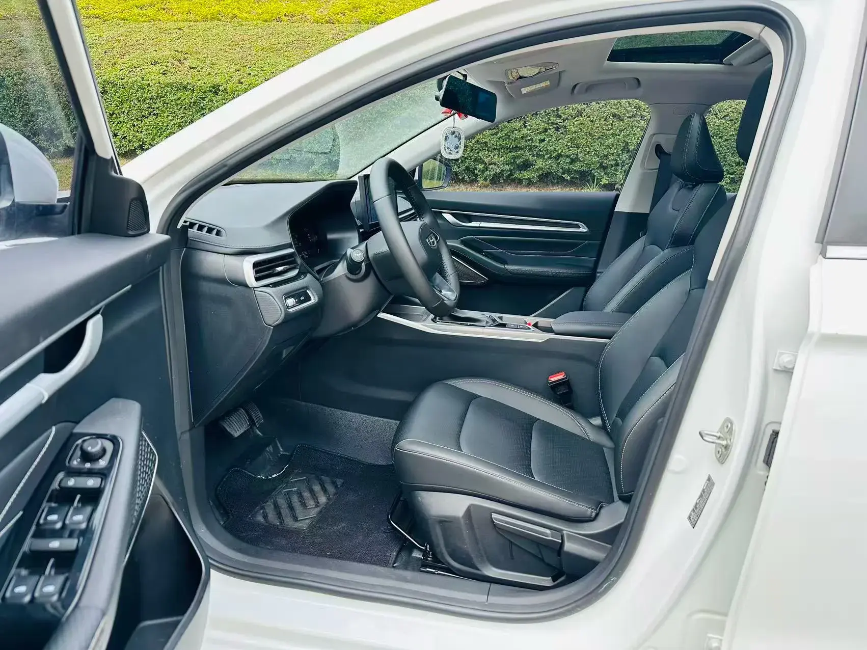 2023 GEELY EMGRAND thumbnail 2