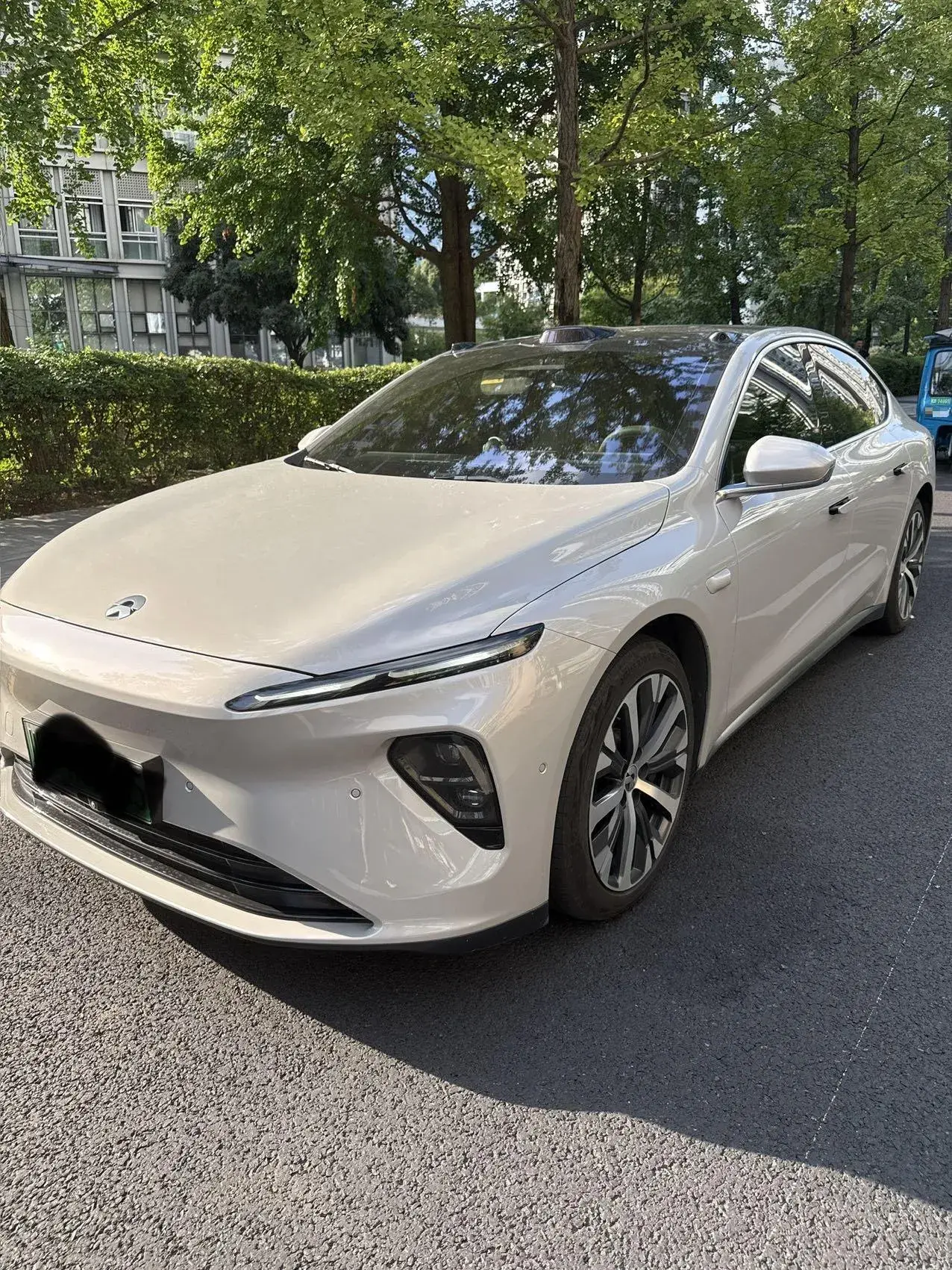 2022 NIO ET5 view 1