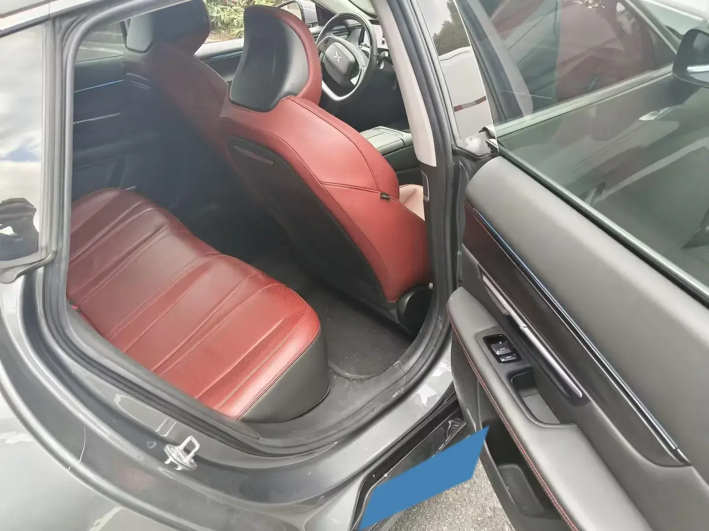 2021 XPENG P7 thumbnail 3