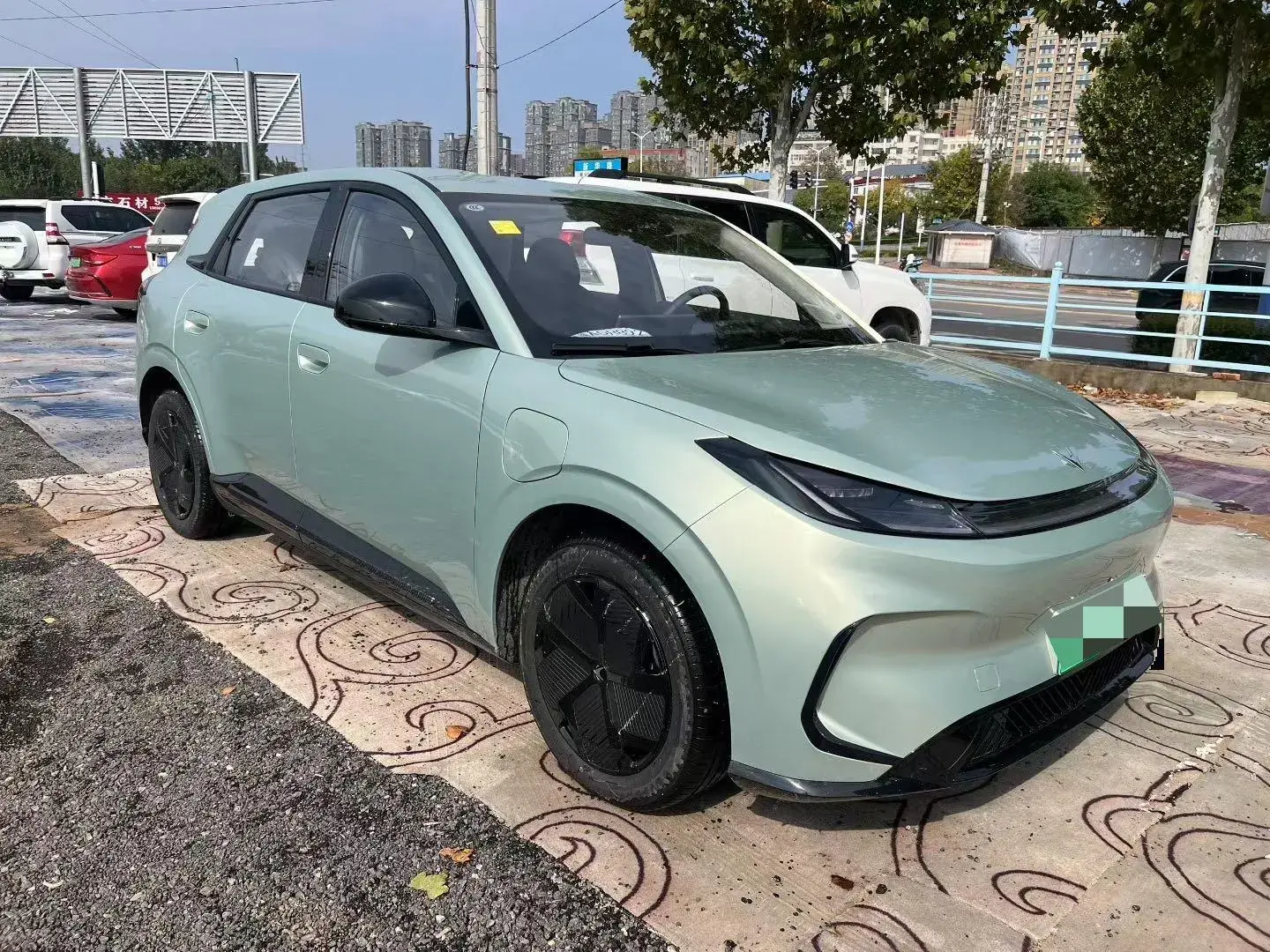 2025 ARCFOX T1 thumbnail 2