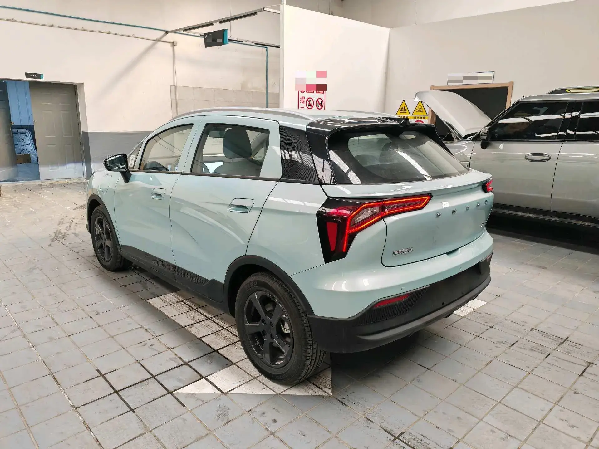 2024 GEOMETRY E thumbnail 3