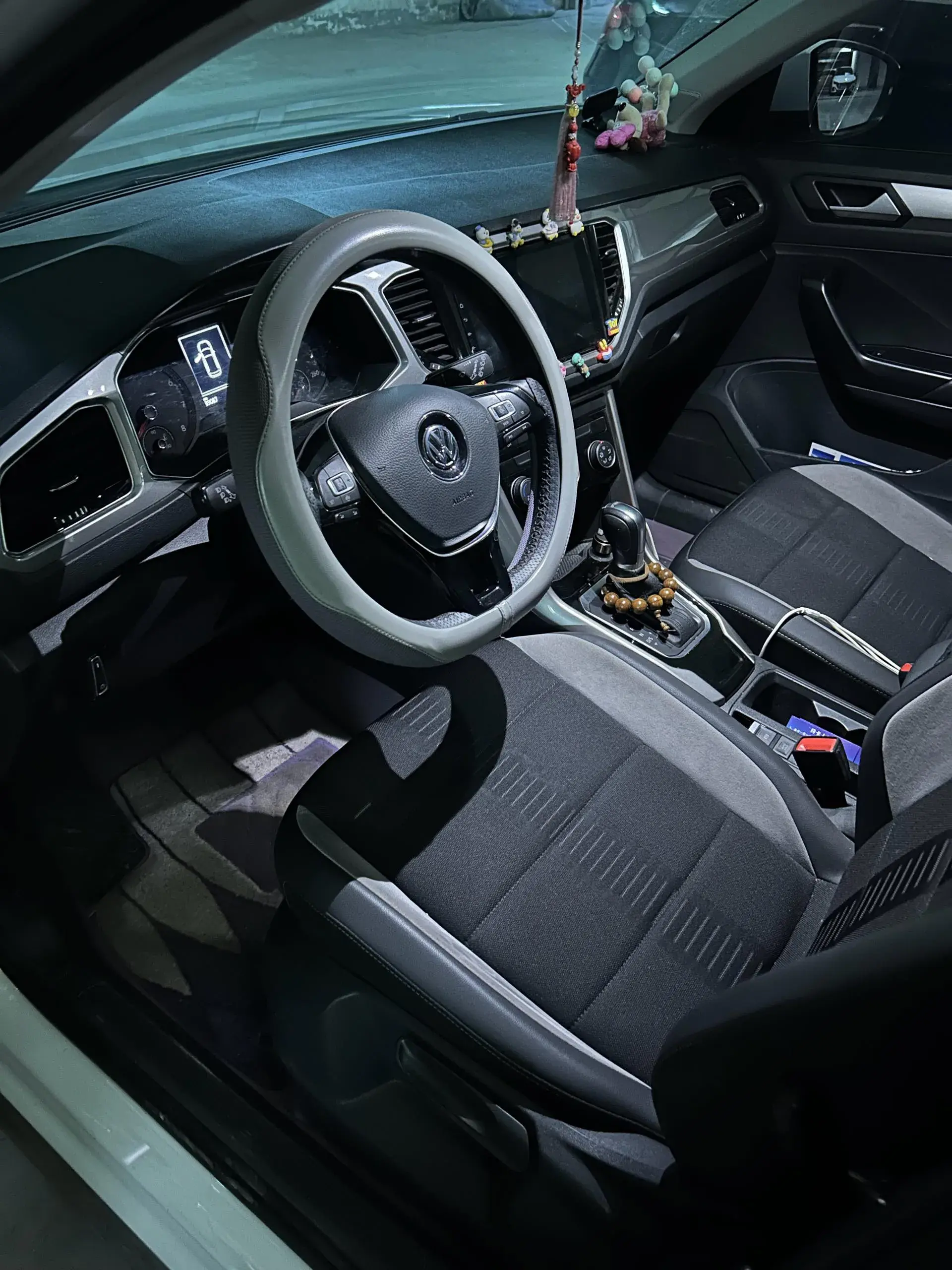 2020 VOLKSWAGEN T-ROC thumbnail 4