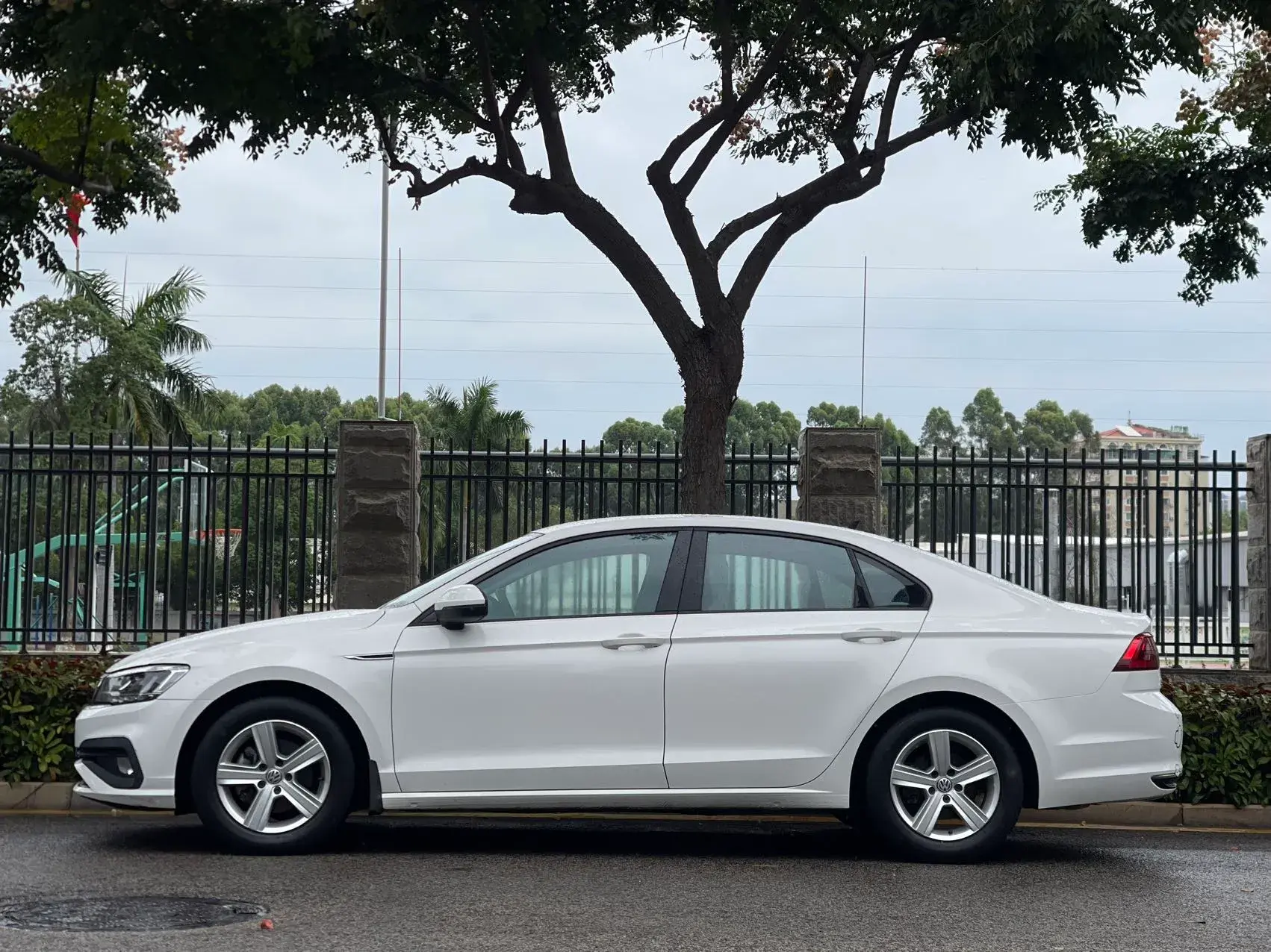 2019 VOLKSWAGEN LAMANDO thumbnail 3