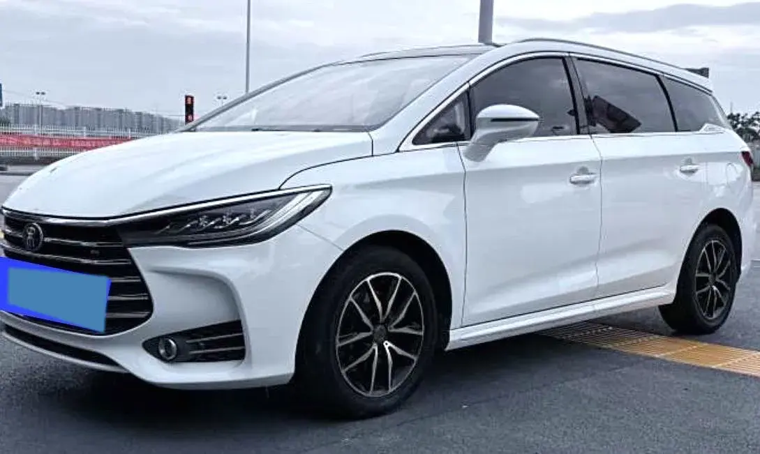 2018 BYD SONG view 1