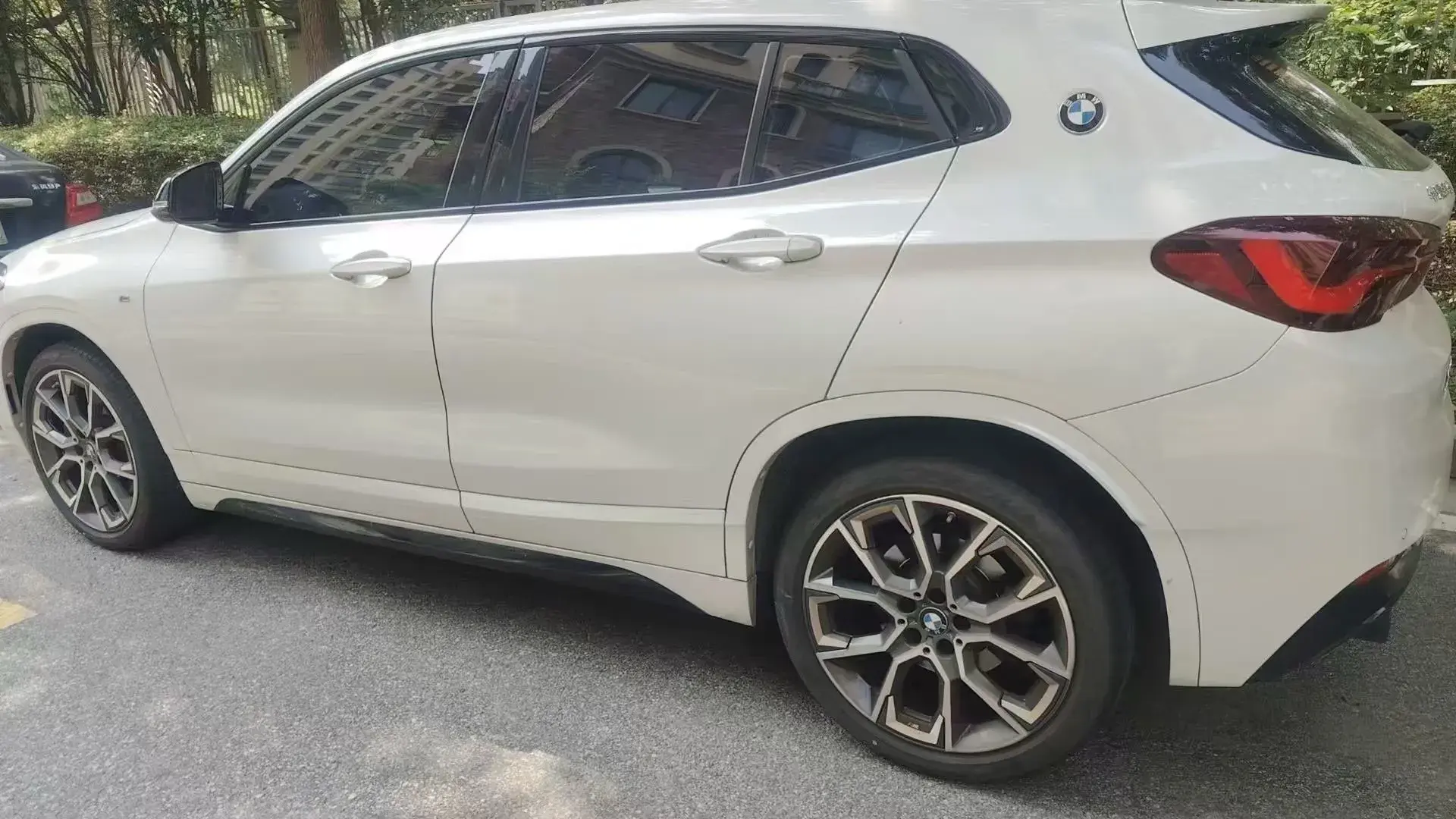 2021 BMW X2 thumbnail 3