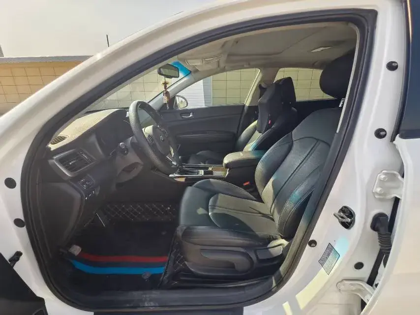 2016 KIA K5 thumbnail 4