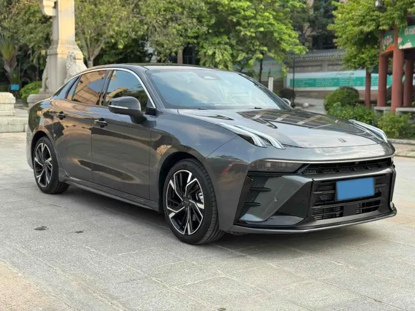 2025 LYNK&CO 03 thumbnail 3