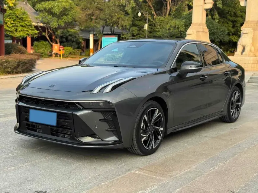 2025 LYNK&CO 03 view 1