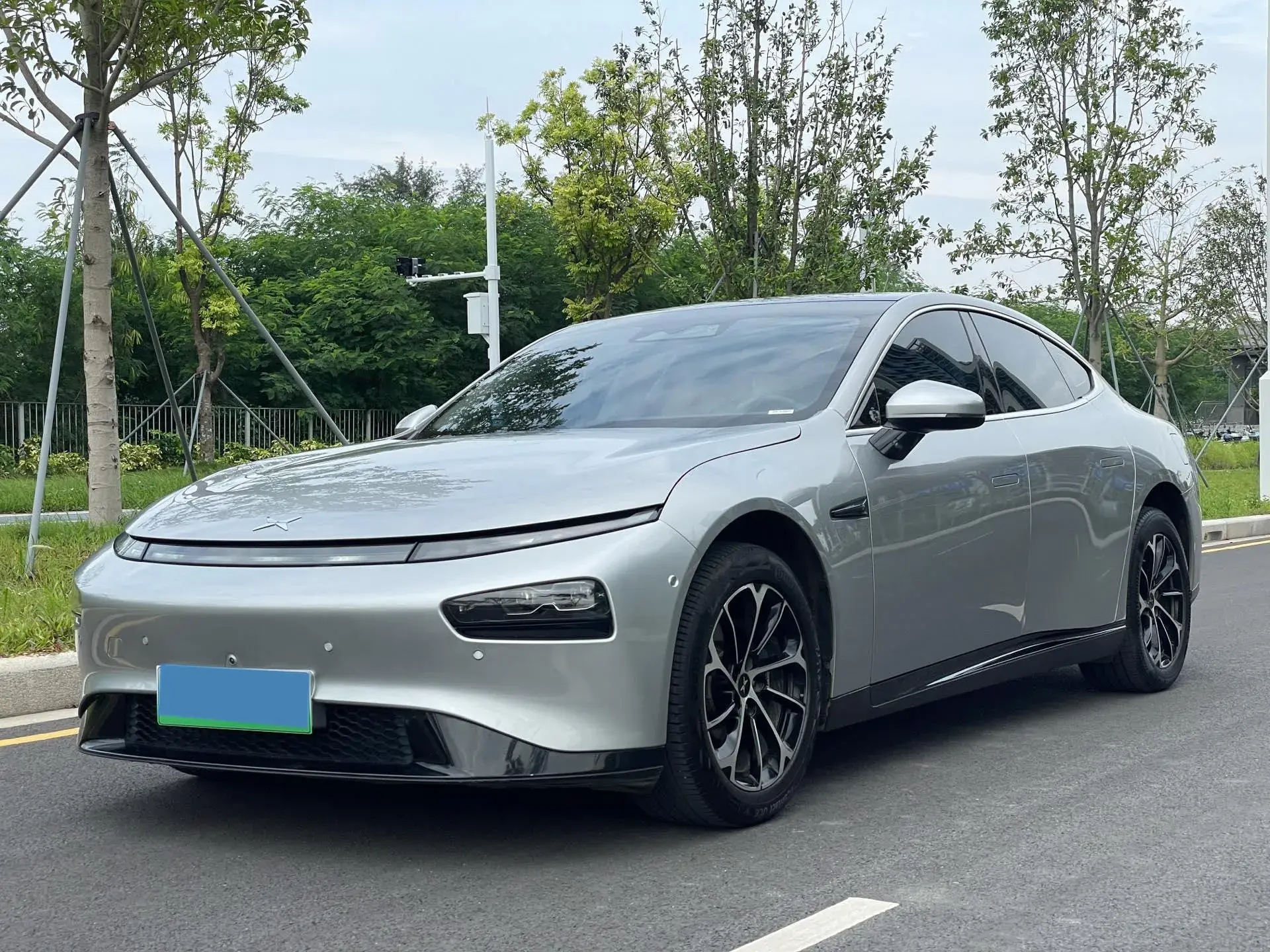 2022 XPENG P7 view 1
