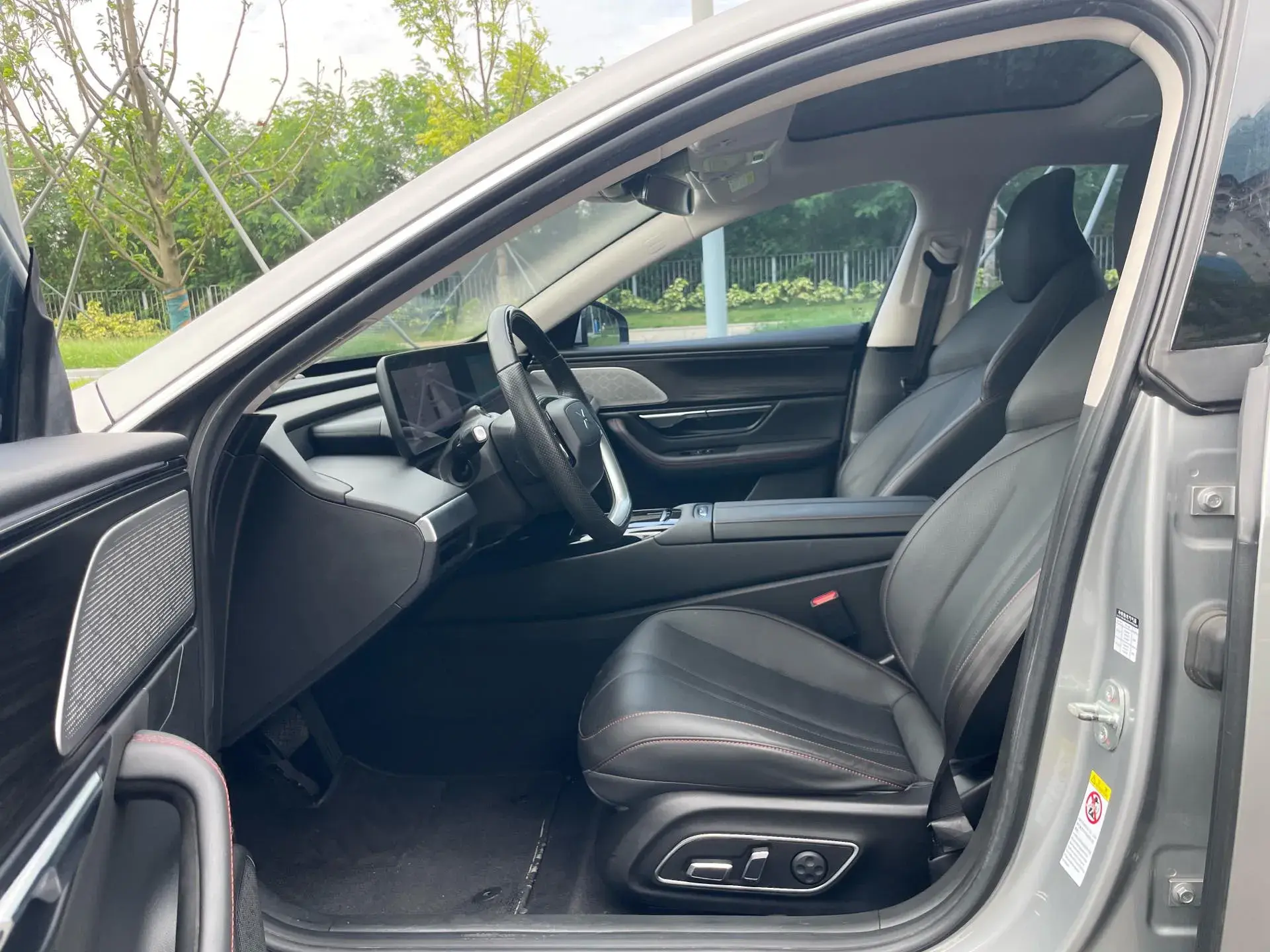 2022 XPENG P7 thumbnail 4