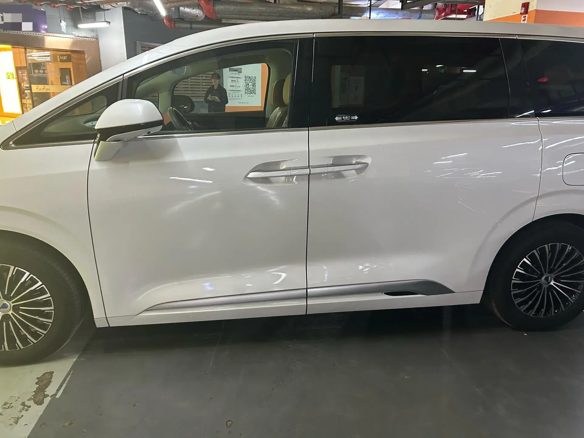 2022 DENZA D9 thumbnail 4