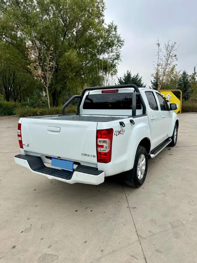 2023 Isuzu Jim 2.5T 143HP L4 6MT,autocango,china used car exporter,china ev exporter,chinese used car exporter,chinese used ev exporter