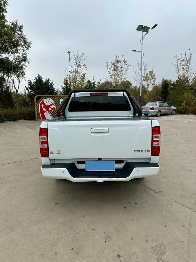 2023 Isuzu Jim 2.5T 143HP L4 6MT,autocango,china used car exporter,china ev exporter,chinese used car exporter,chinese used ev exporter