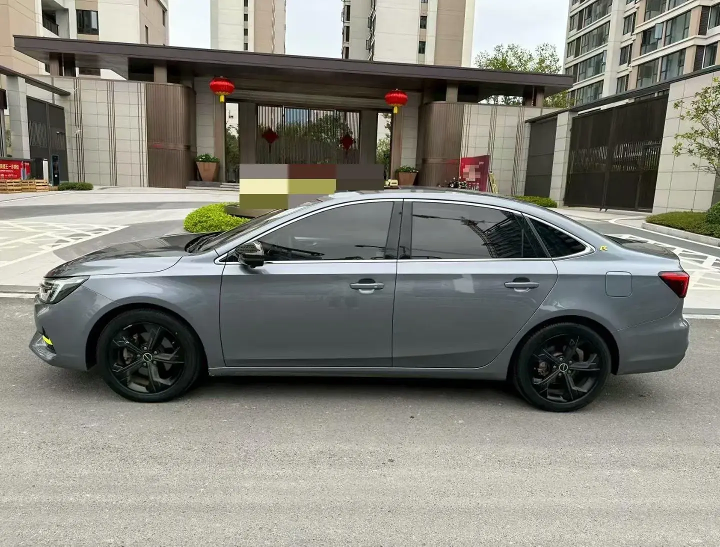 2020 ROEWE I6 thumbnail 3