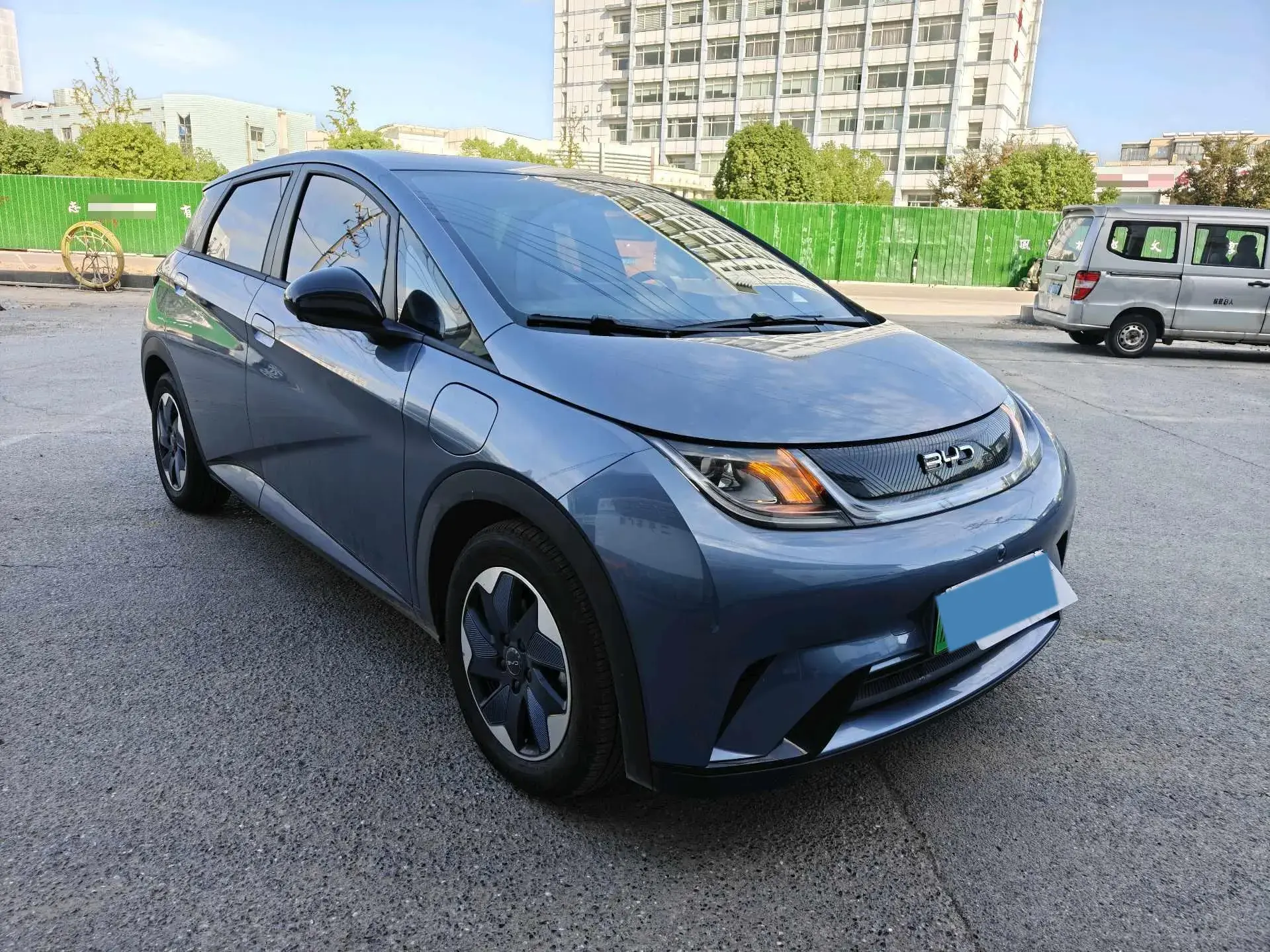 2024 BYD DOLPHIN thumbnail 3