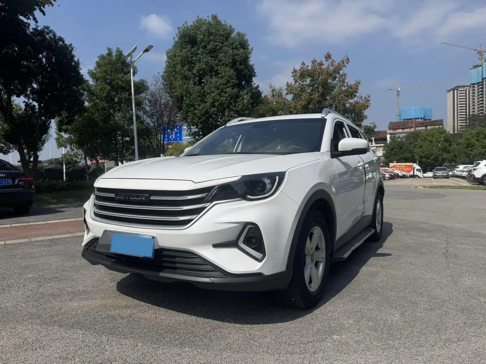 2022 JETOUR X70M view 1