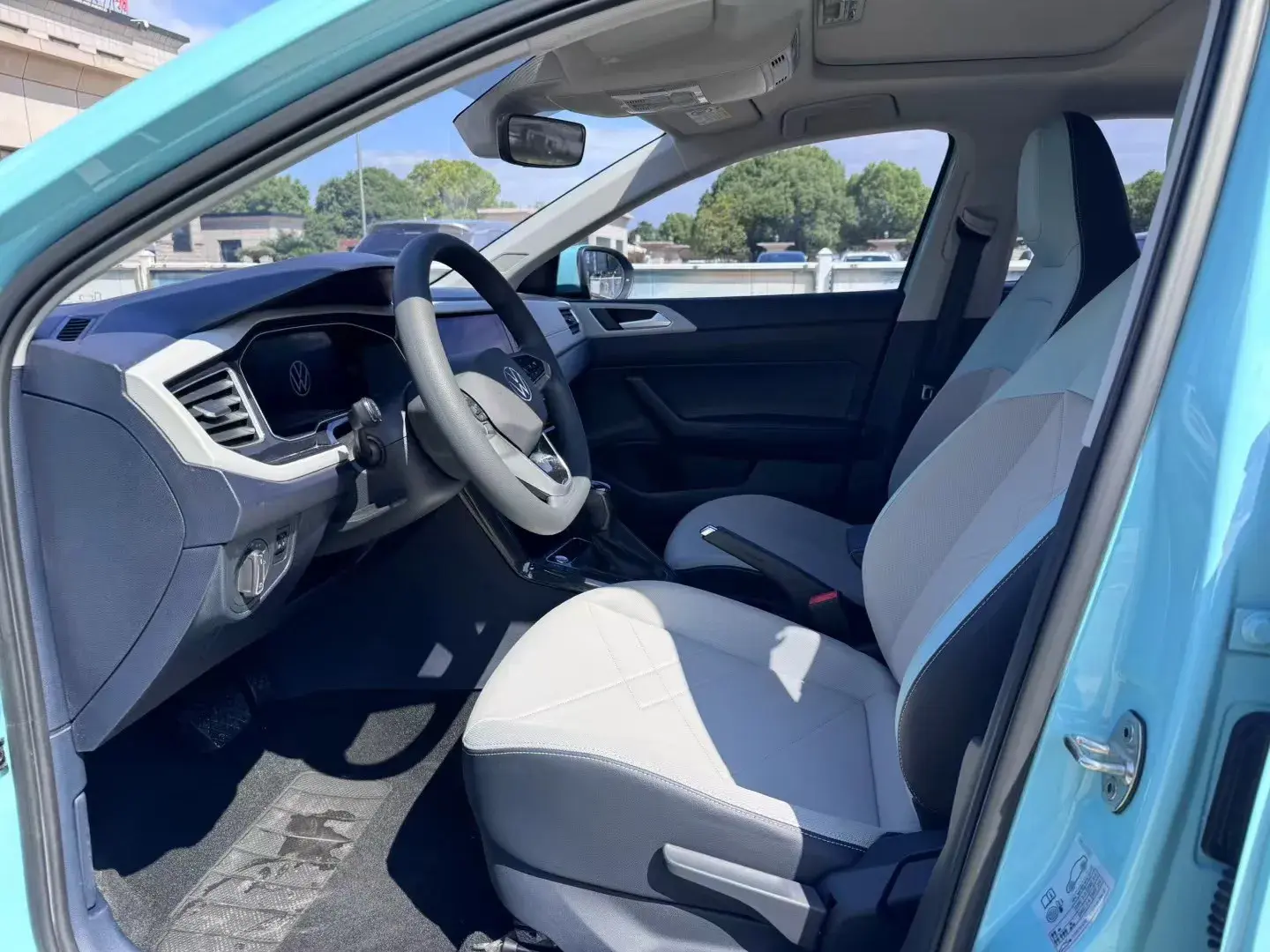 2023 VOLKSWAGEN LAVIDA thumbnail 4