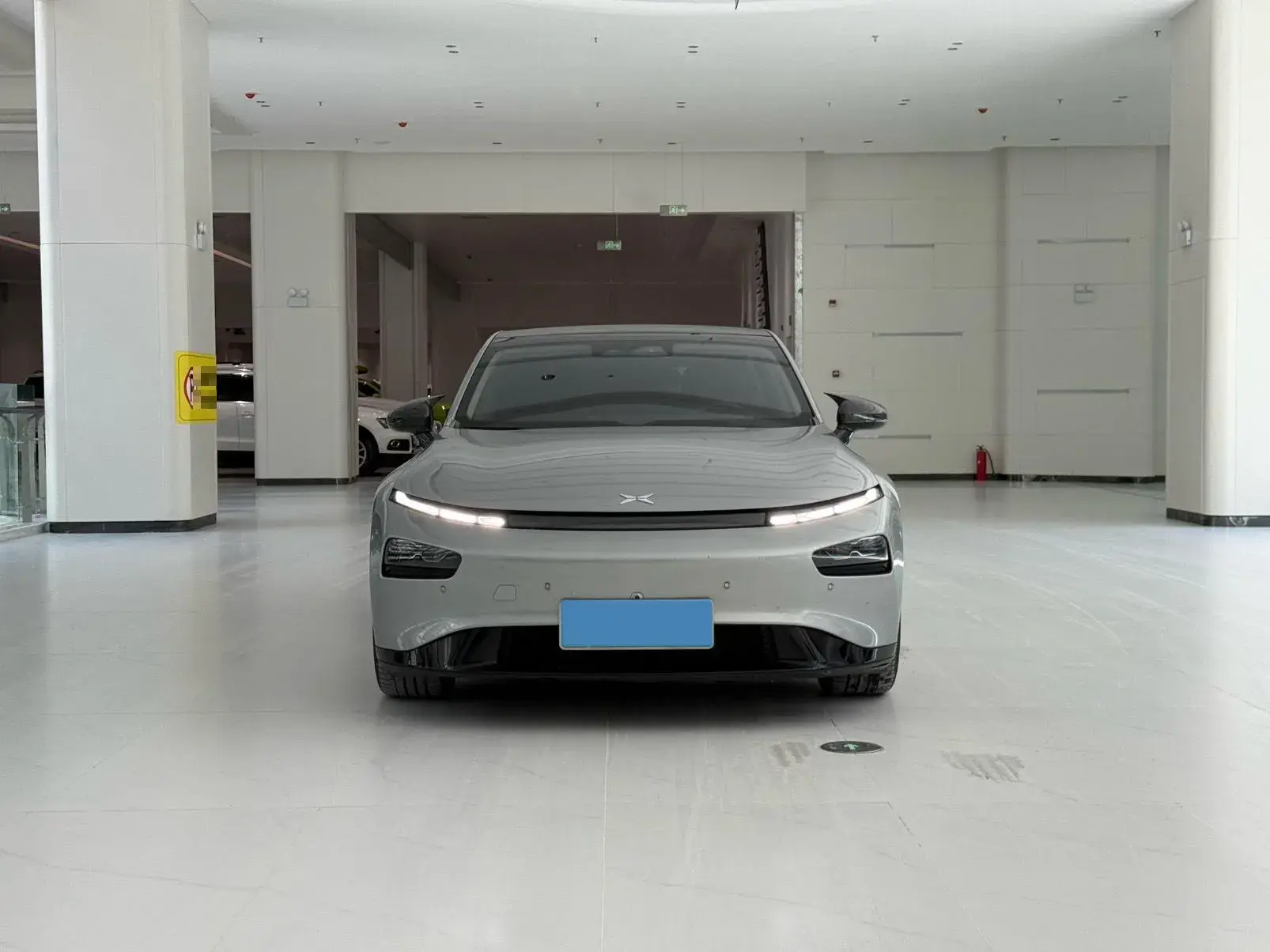 2023 XPENG P7 thumbnail 2